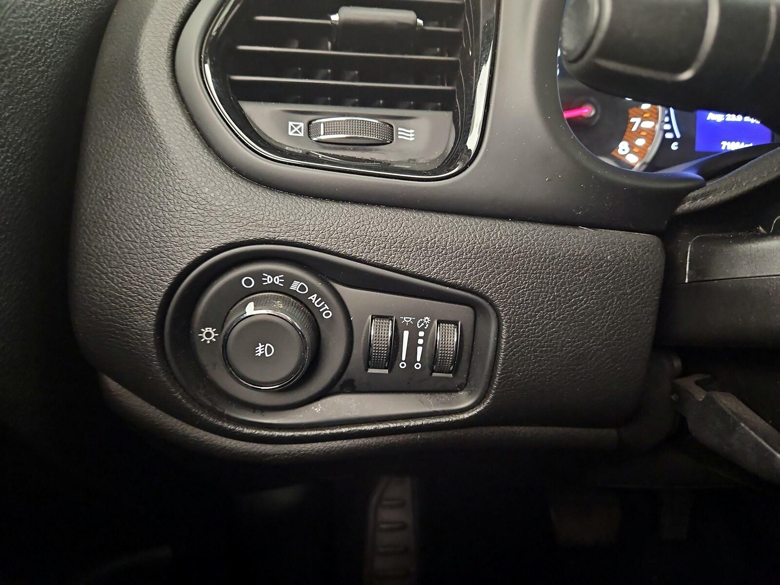 2019 Jeep Renegade Altitude Package - Photo 14