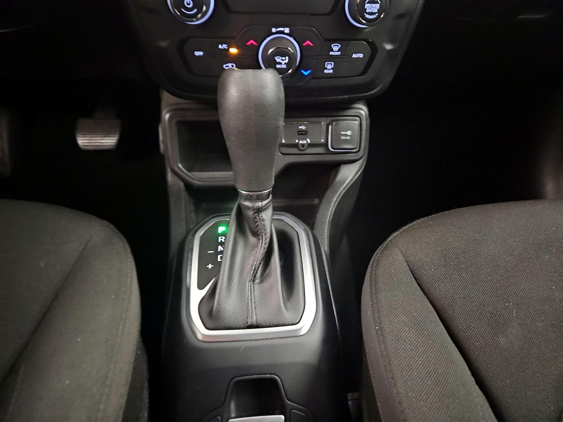 Thumbnail: 2019 Jeep Renegade - 17