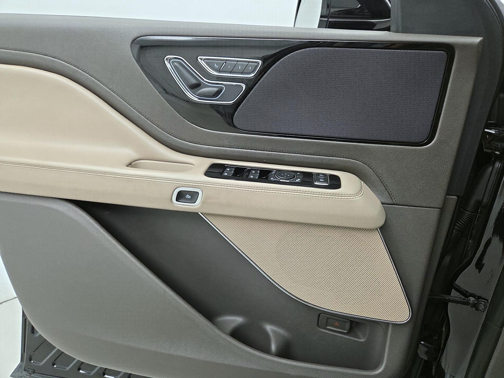 Thumbnail: 2020 Lincoln Aviator - 12