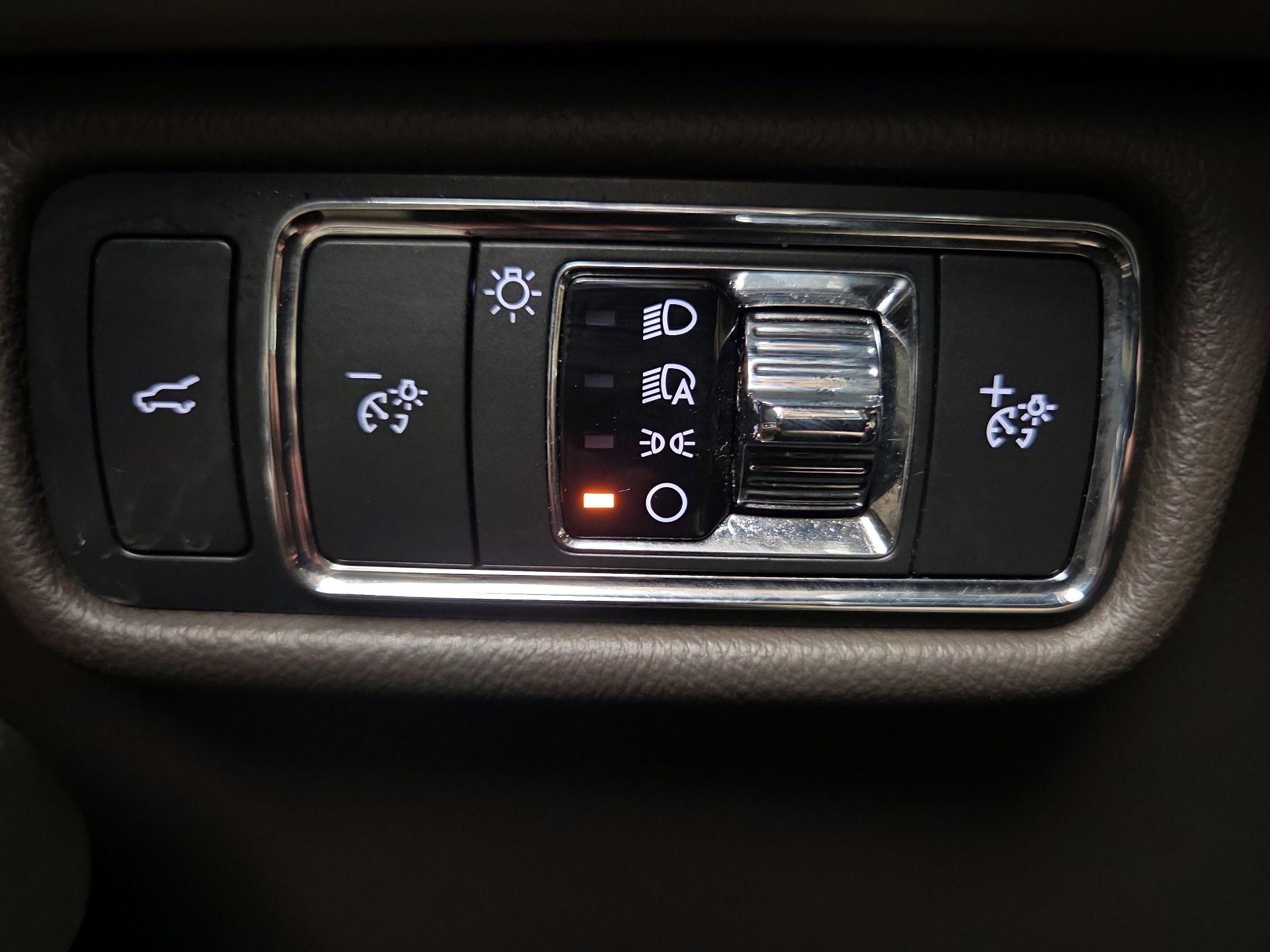 Thumbnail: 2020 Lincoln Aviator - 13