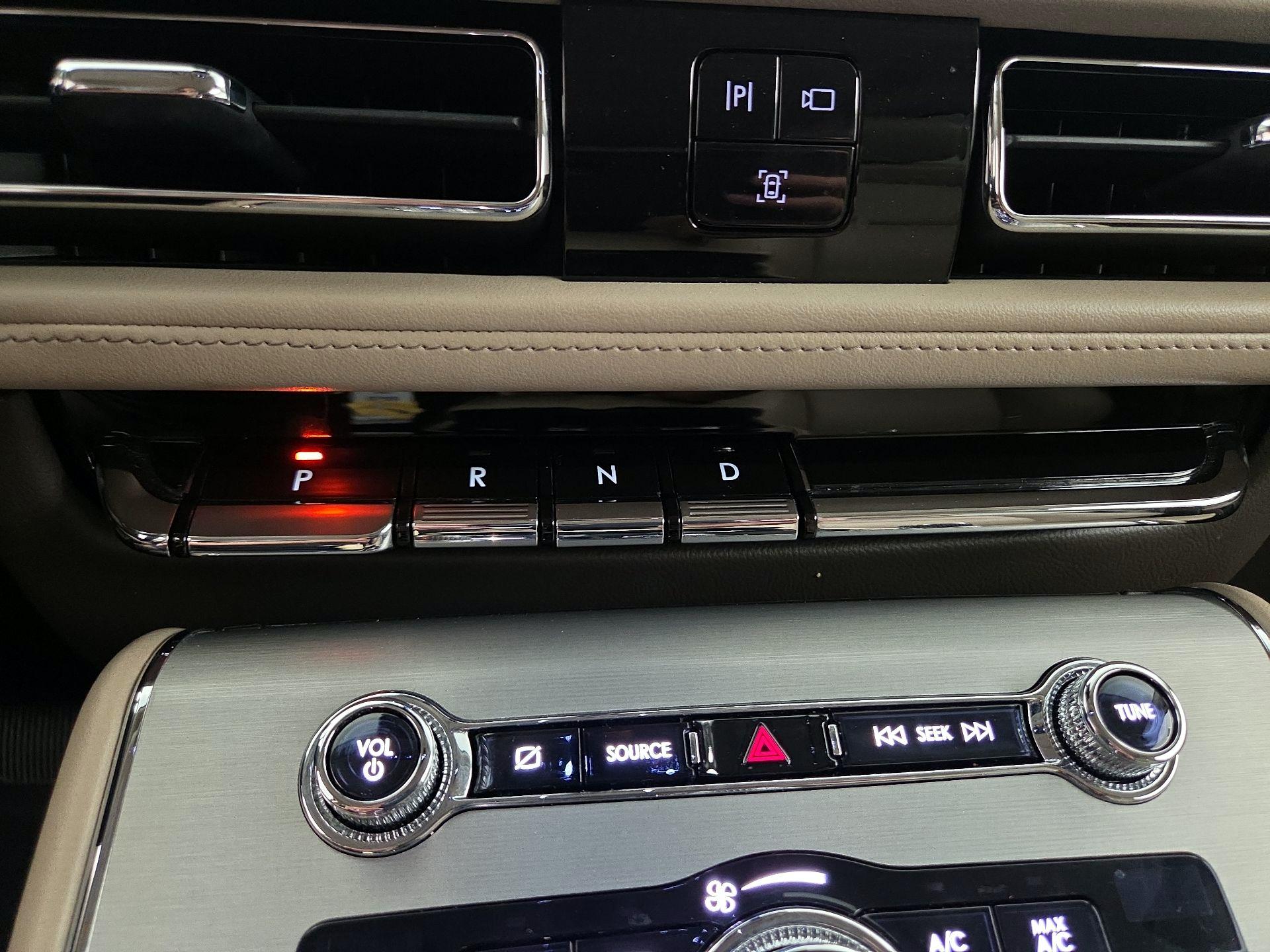 Thumbnail: 2020 Lincoln Aviator - 17