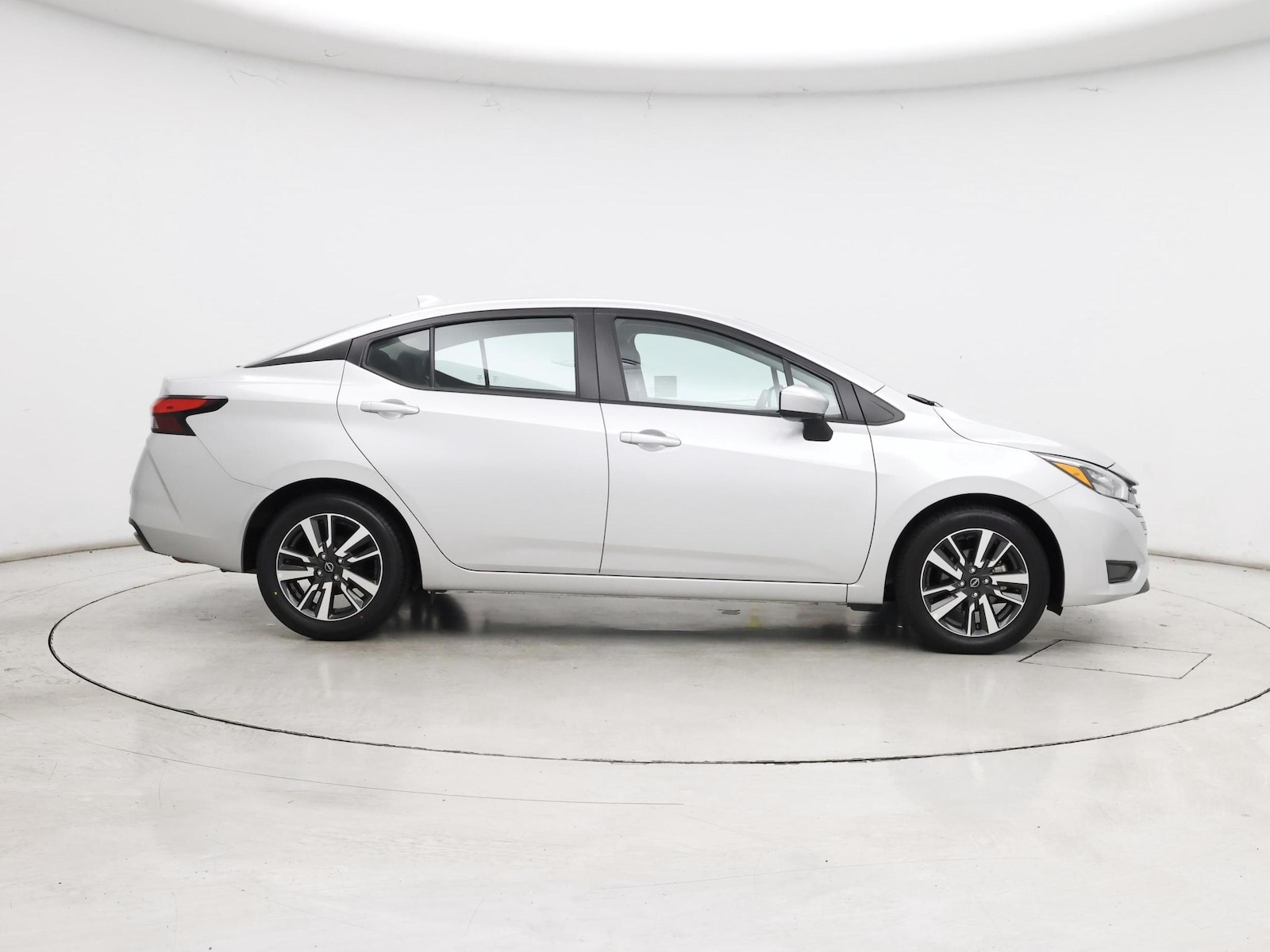 2025 Nissan Versa Sedan SV - Photo 8