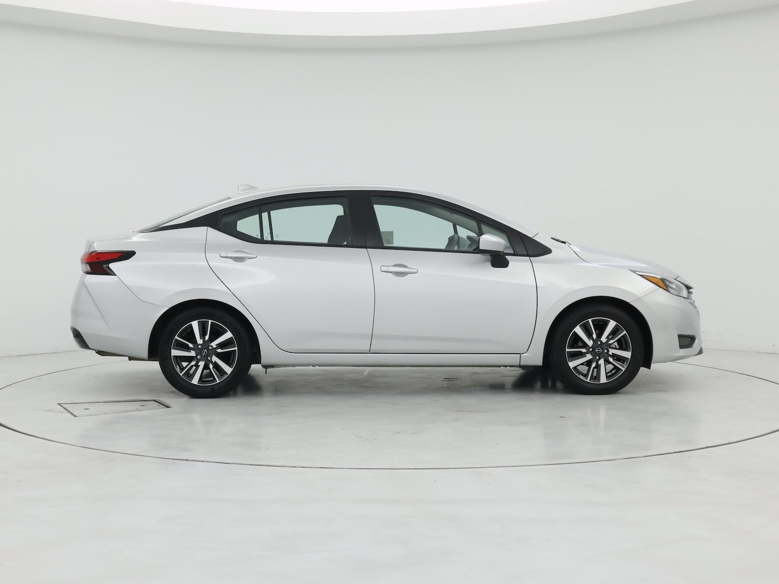 2025 Nissan Versa Sedan SV - Photo 8