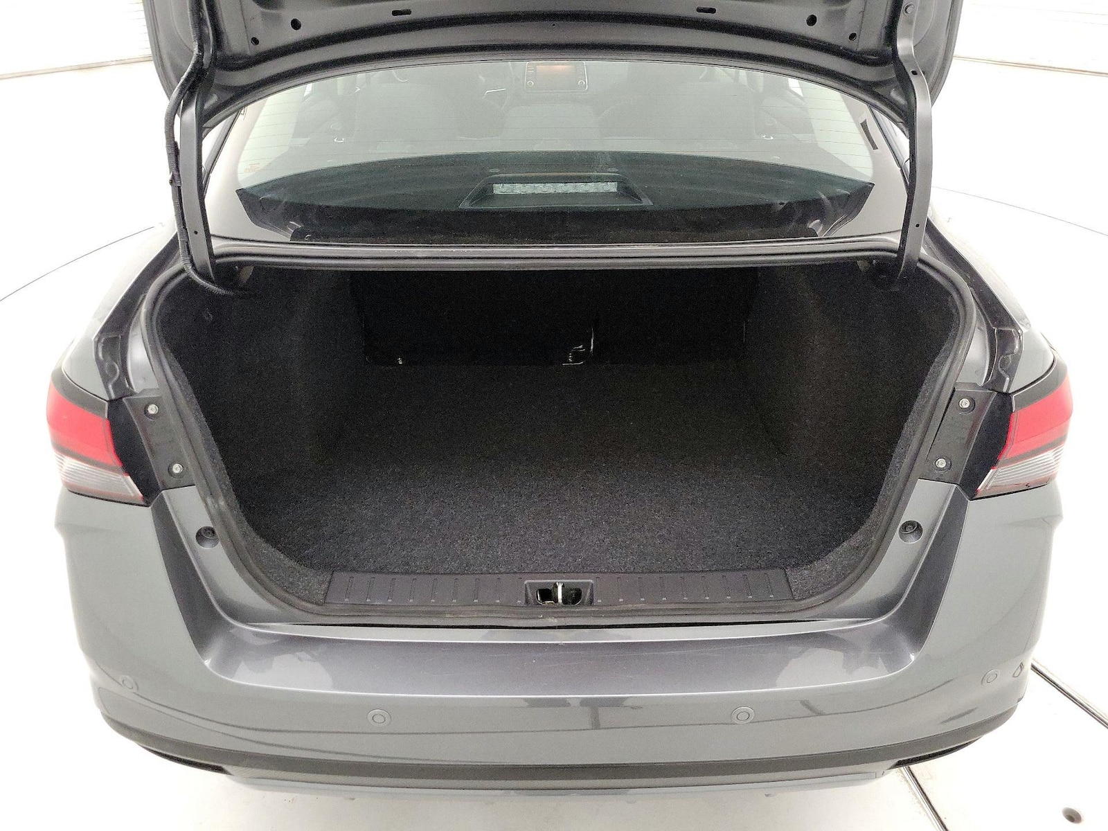 2025 Nissan Versa Sedan SV - Photo 20