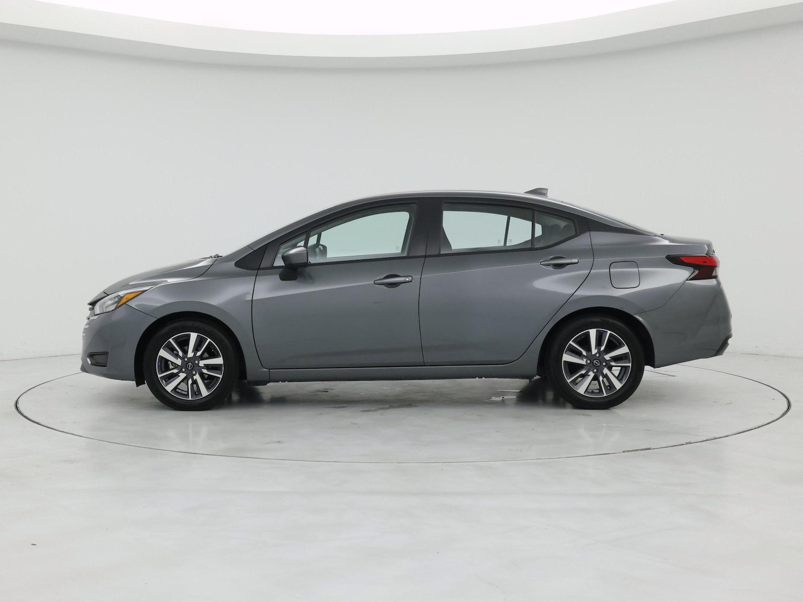 2025 Nissan Versa Sedan SV - Photo 4