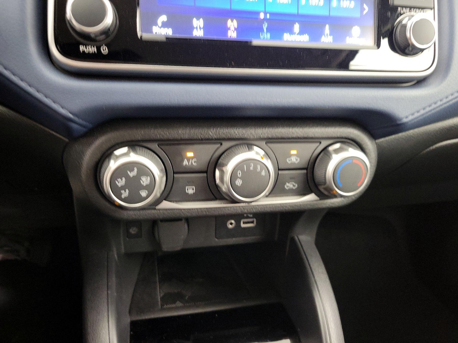 2025 Nissan Versa Sedan SV - Photo 17