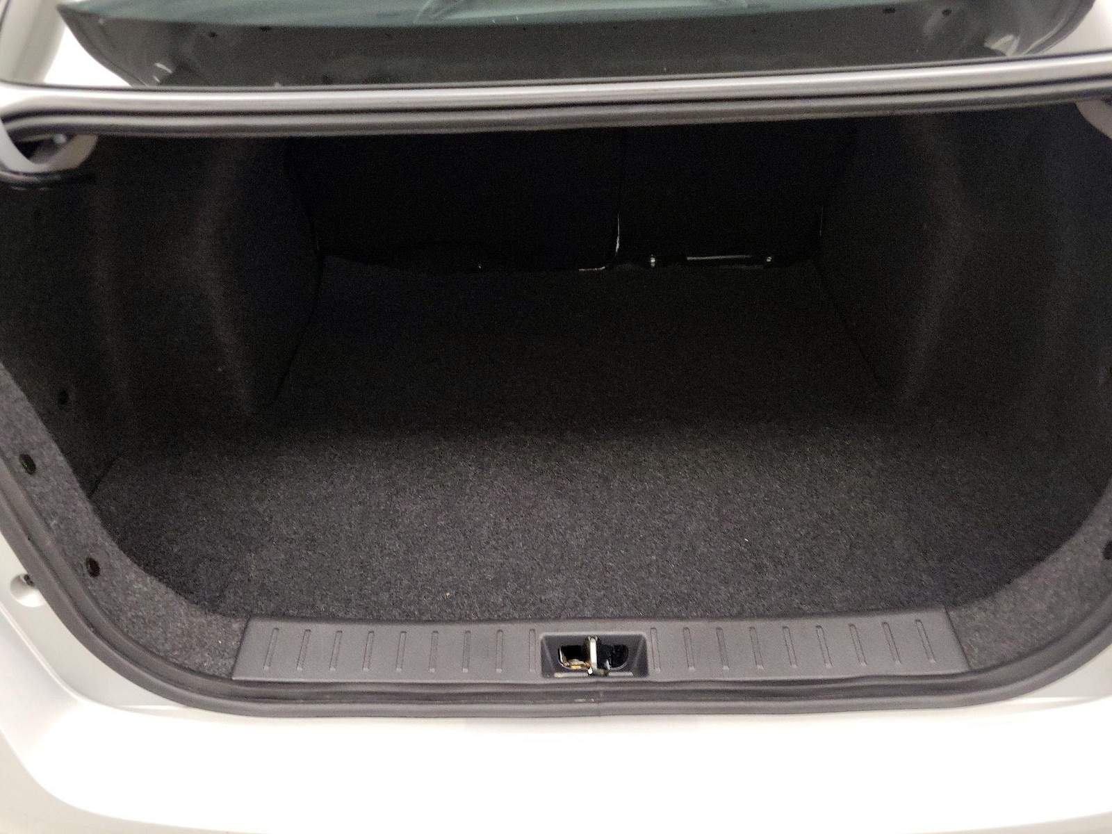2025 Nissan Versa Sedan SV - Photo 21
