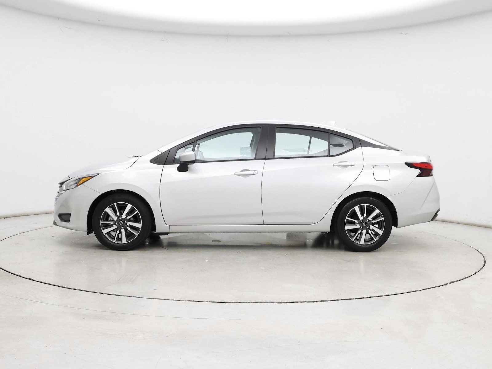 2025 Nissan Versa Sedan SV - Photo 4