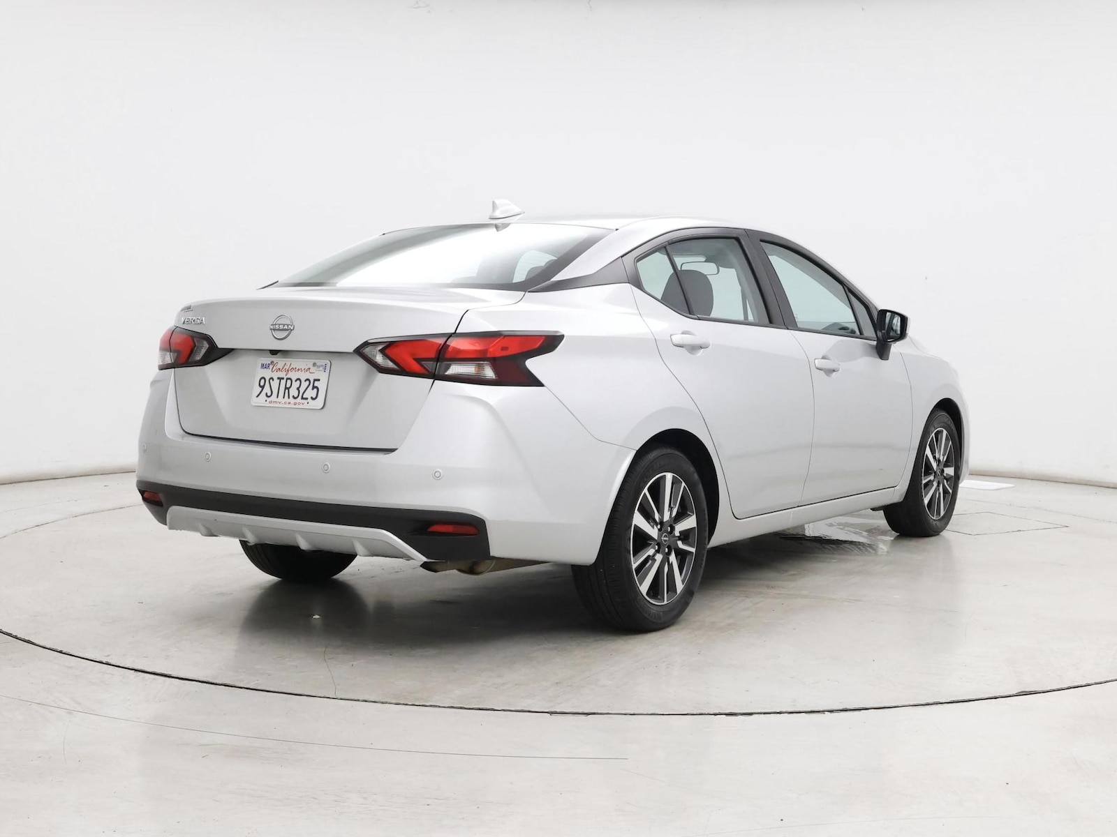 2025 Nissan Versa Sedan SV - Photo 9