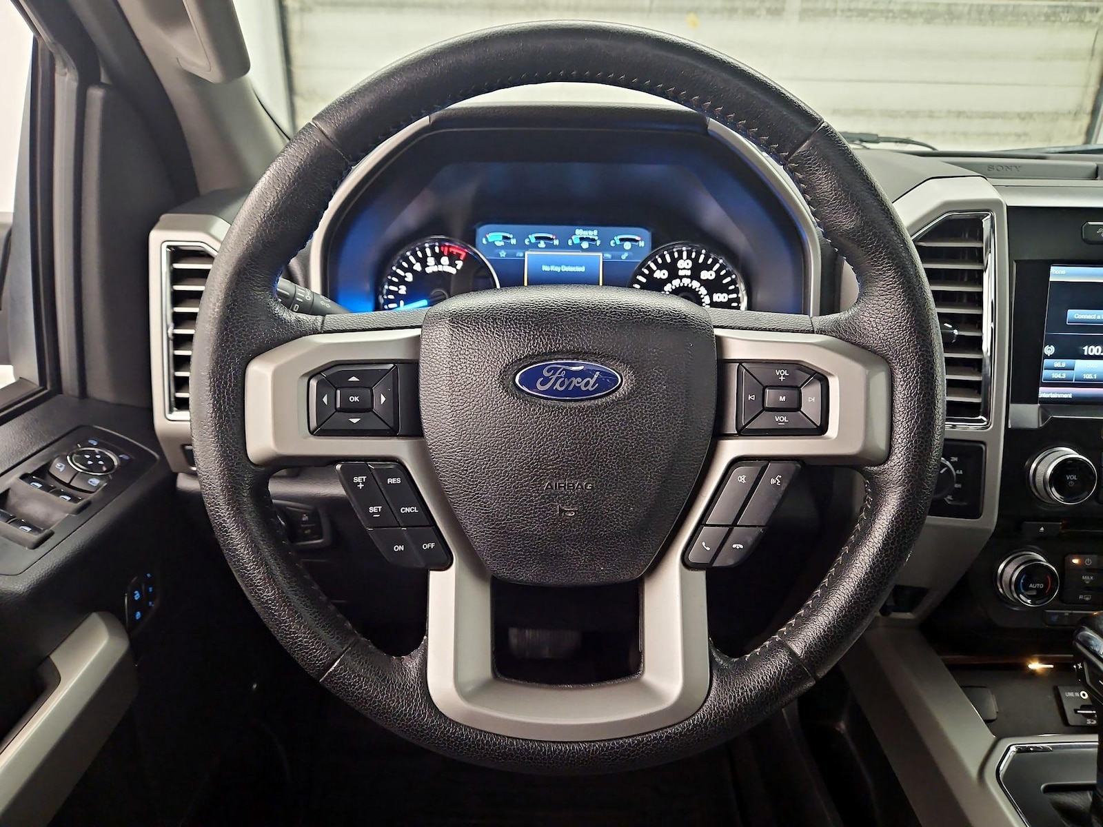 2015 Ford F-150 Lariat - Photo 11