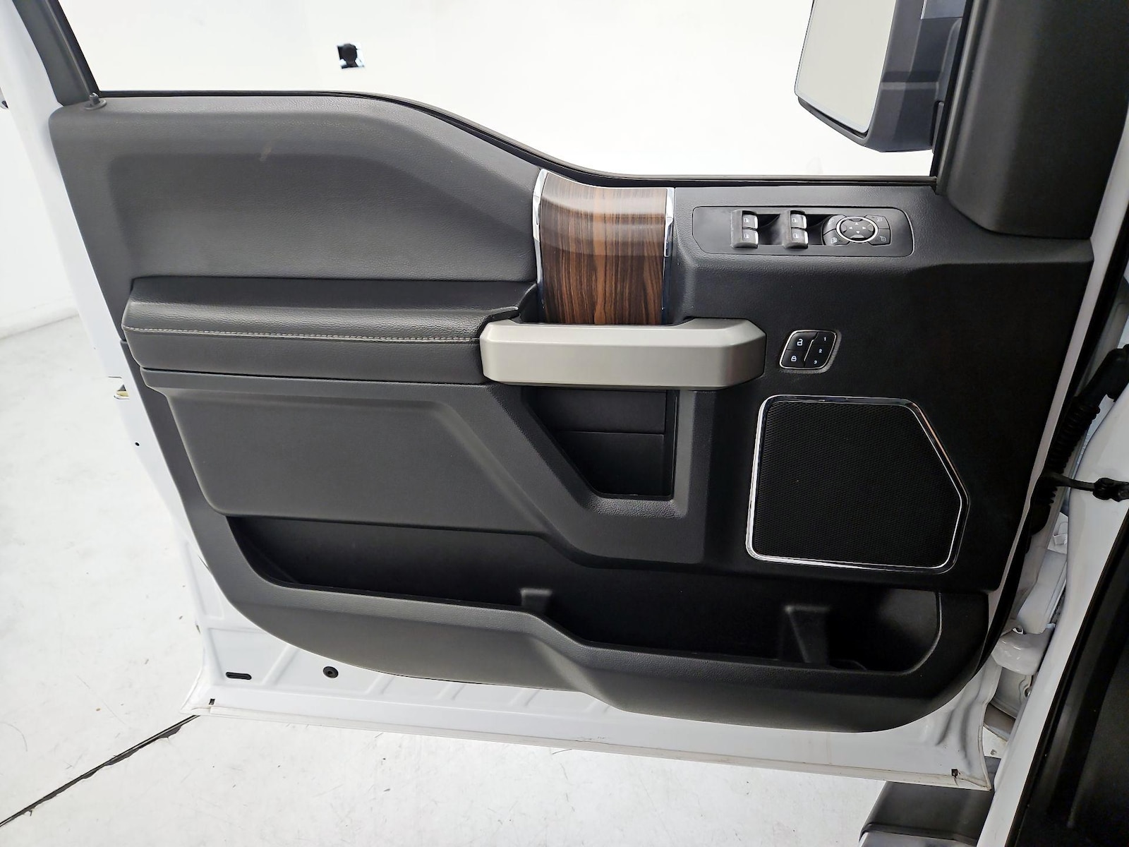 2015 Ford F-150 Lariat - Photo 13