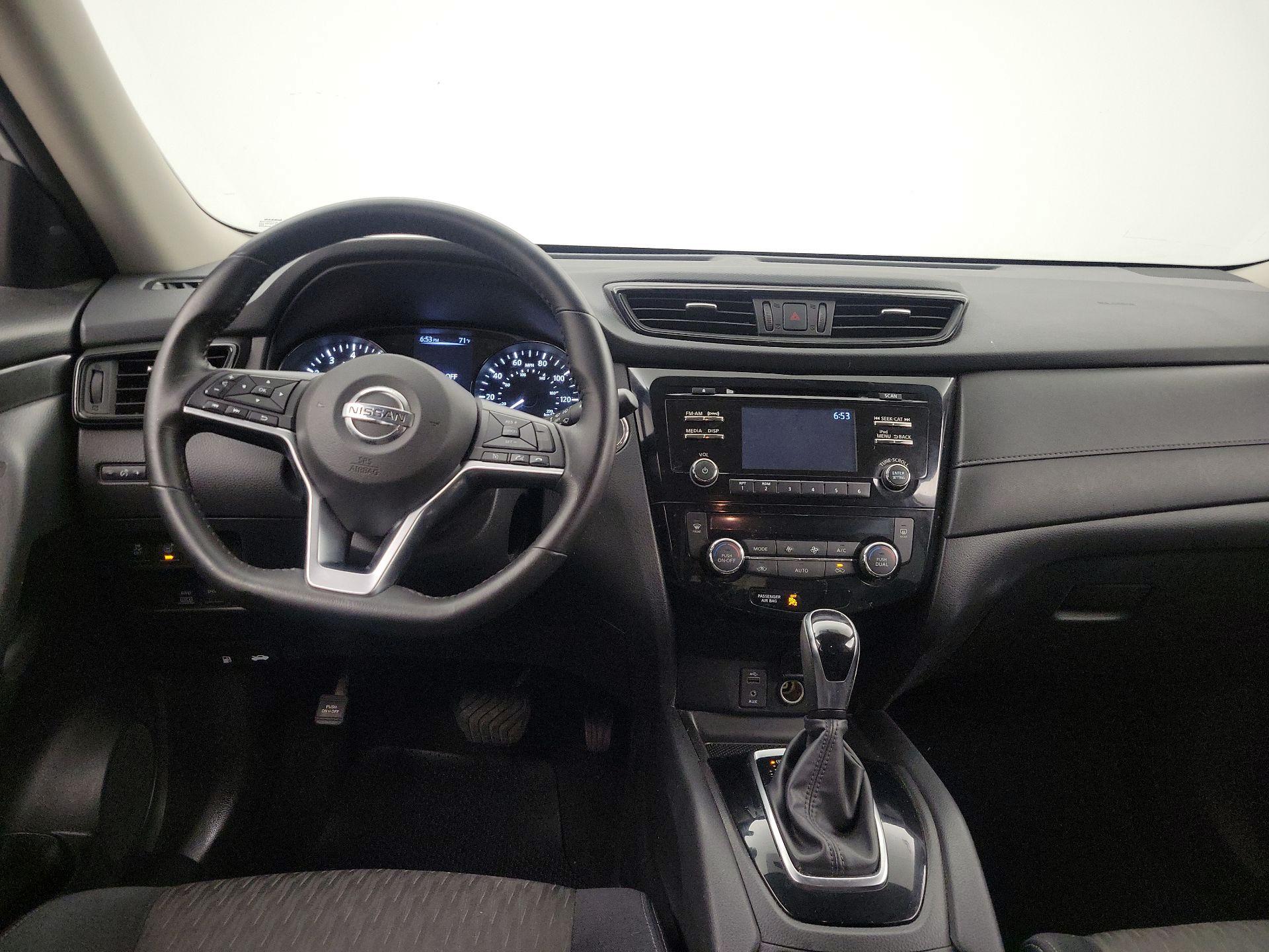 Thumbnail: 2017 Nissan Rogue - 9