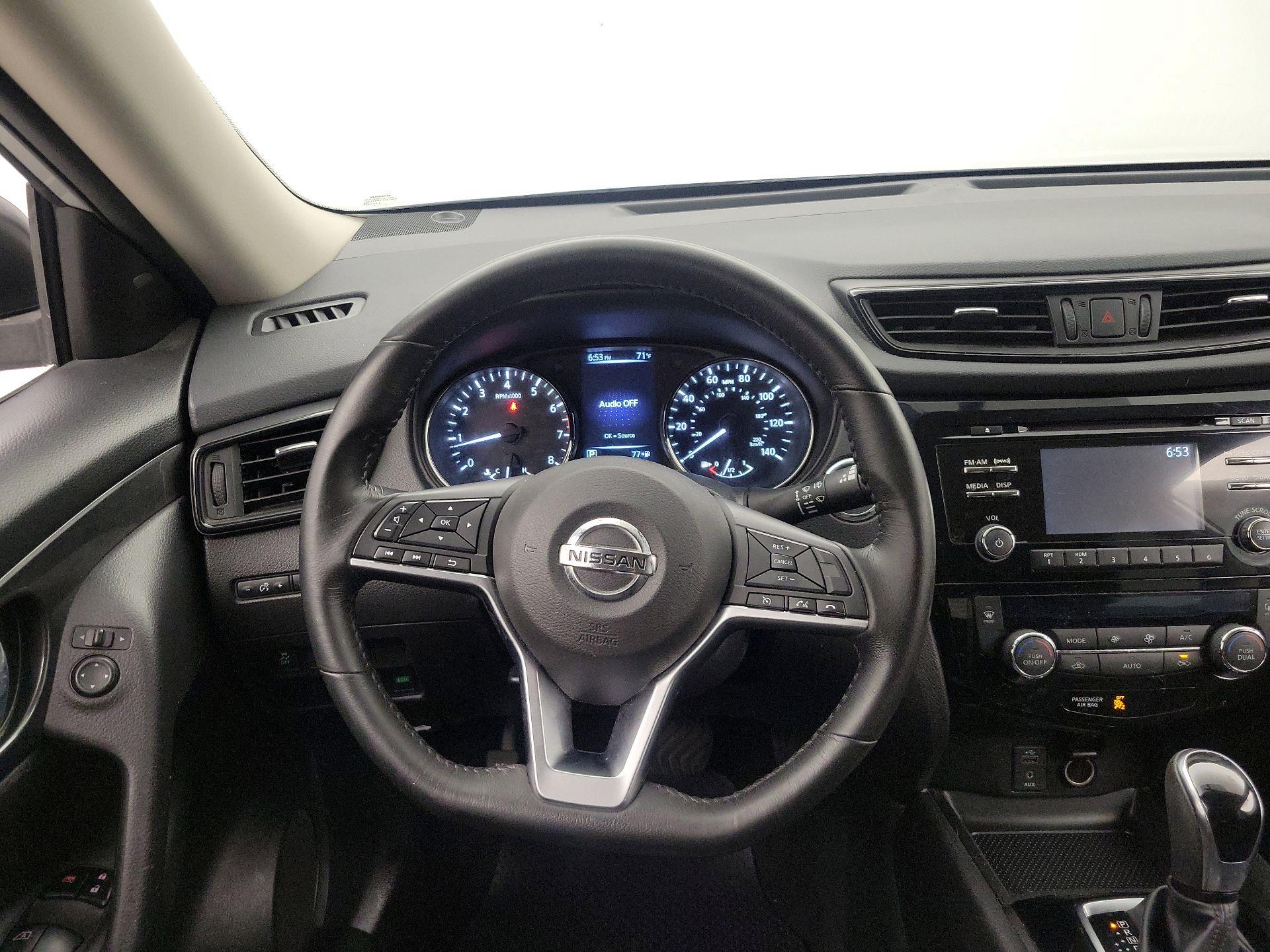 Thumbnail: 2017 Nissan Rogue - 10