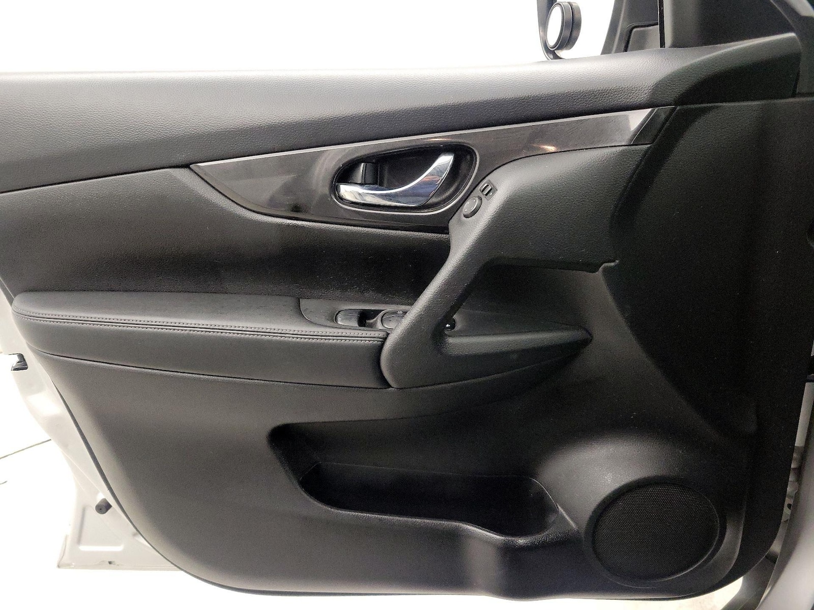 2017 Nissan Rogue SV - Photo 13