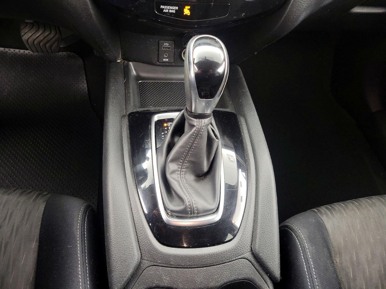 2017 Nissan Rogue SV - Photo 18