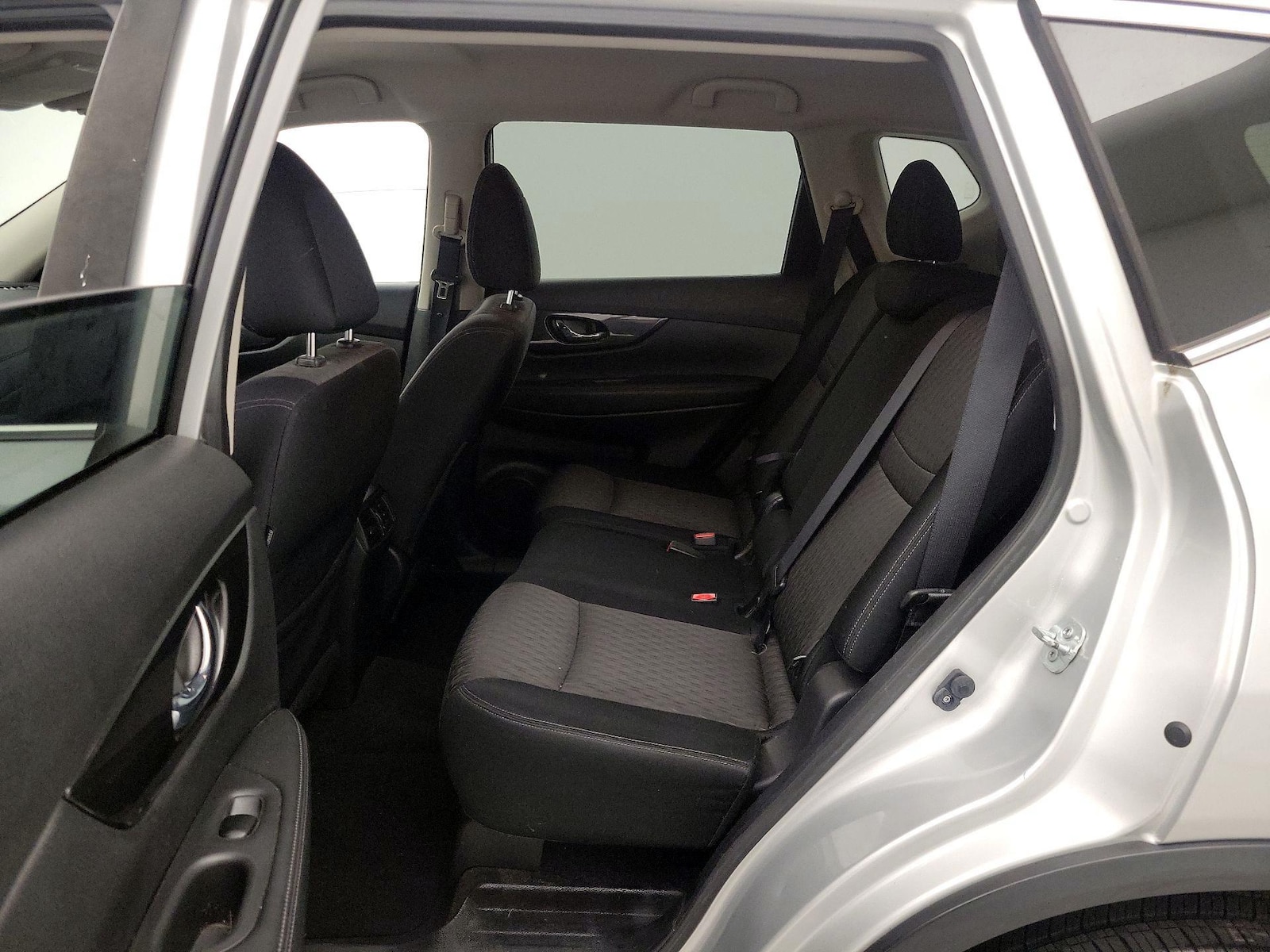 2017 Nissan Rogue SV - Photo 20