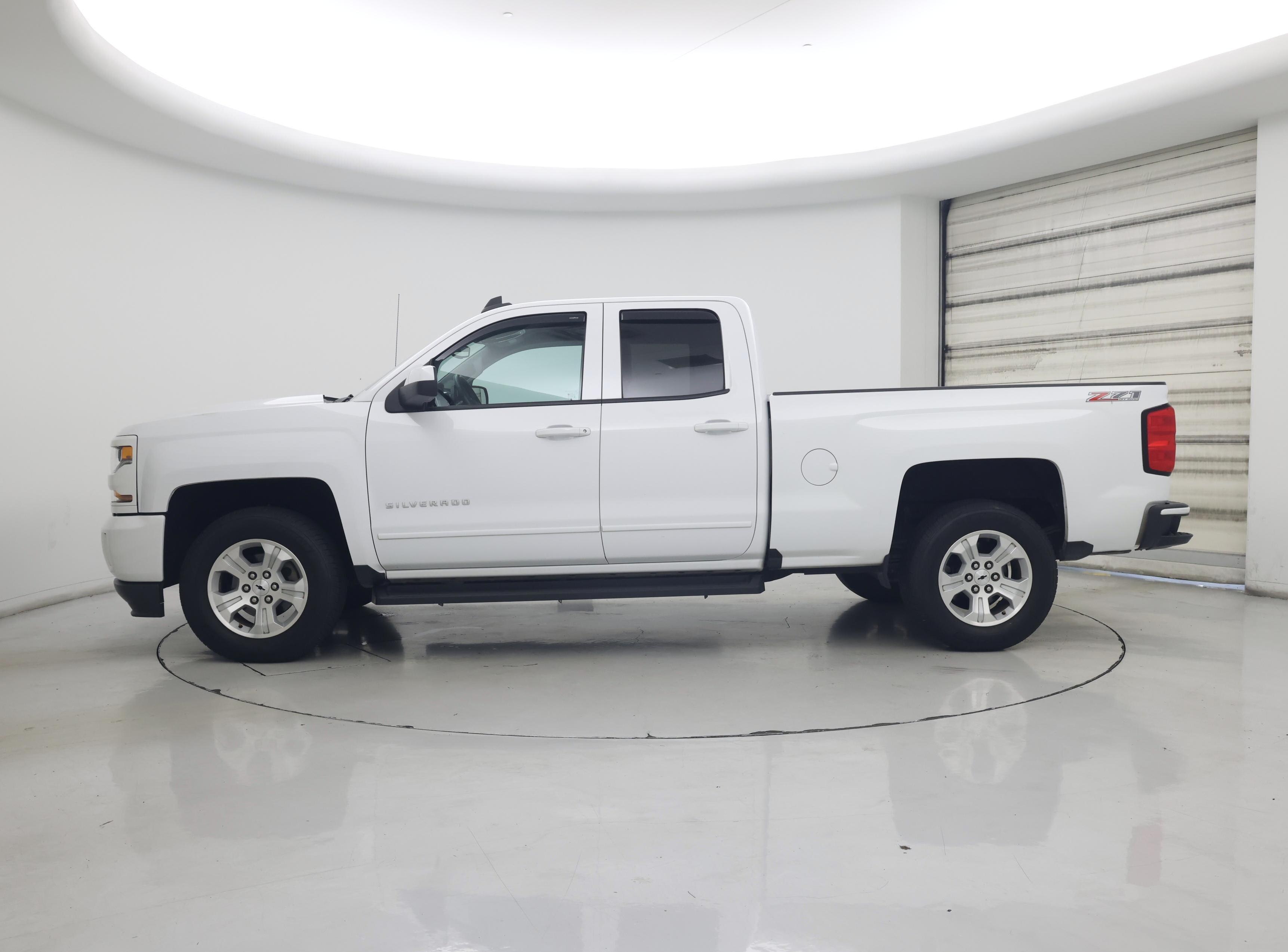 Thumbnail: 2017 Chevrolet Silverado 1500 - 3