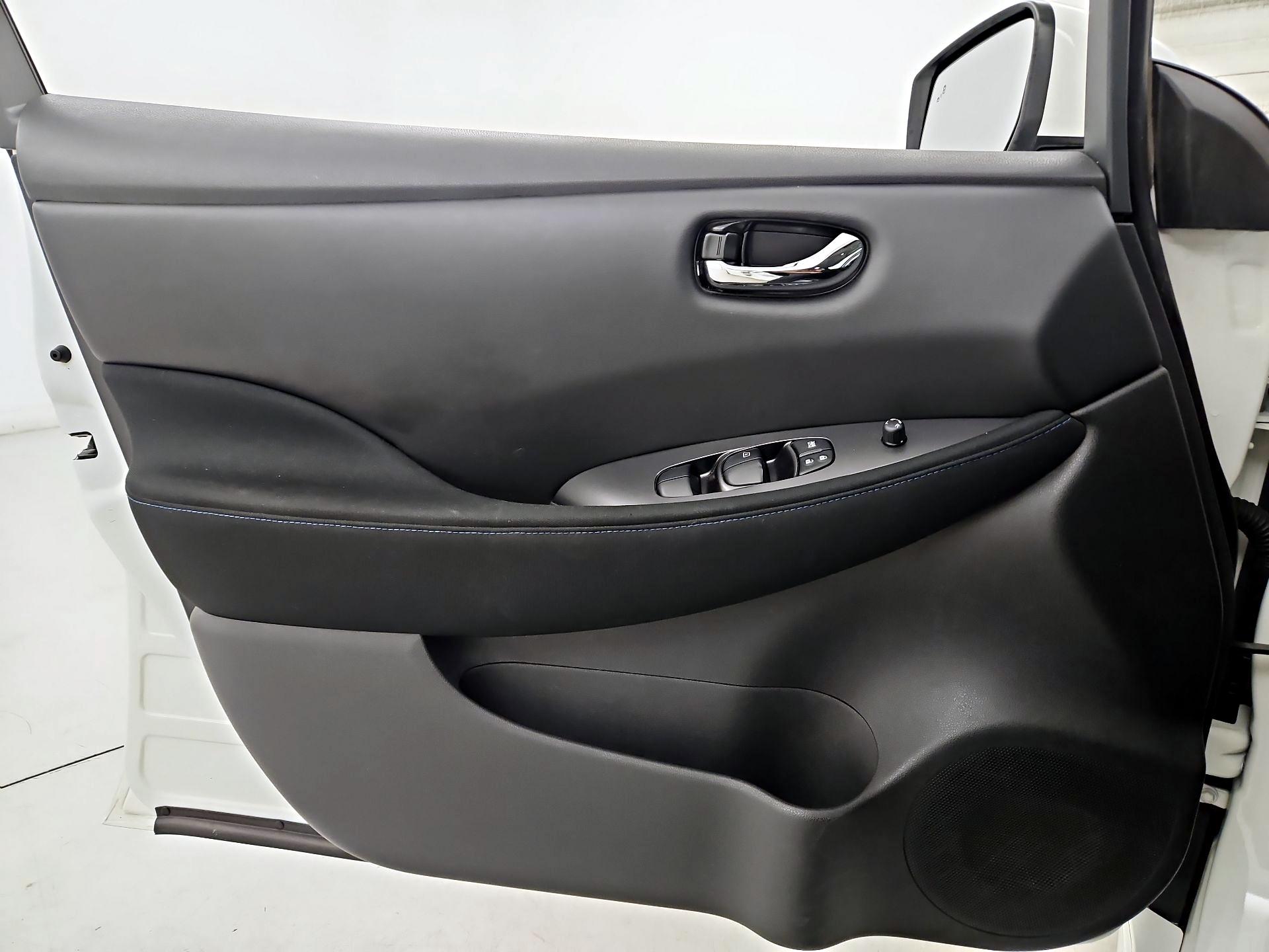 Thumbnail: 2022 Nissan Leaf - 12
