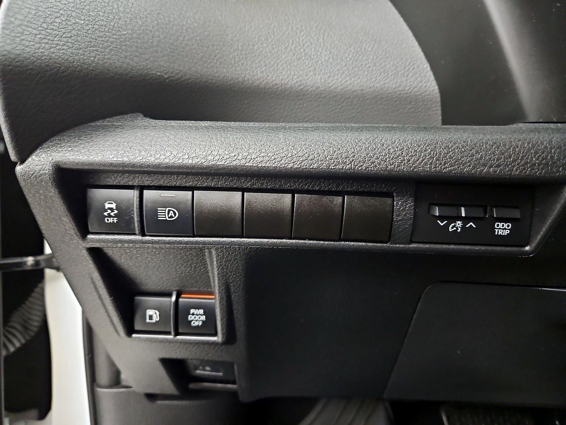 Thumbnail: 2021 Toyota Sienna - 13