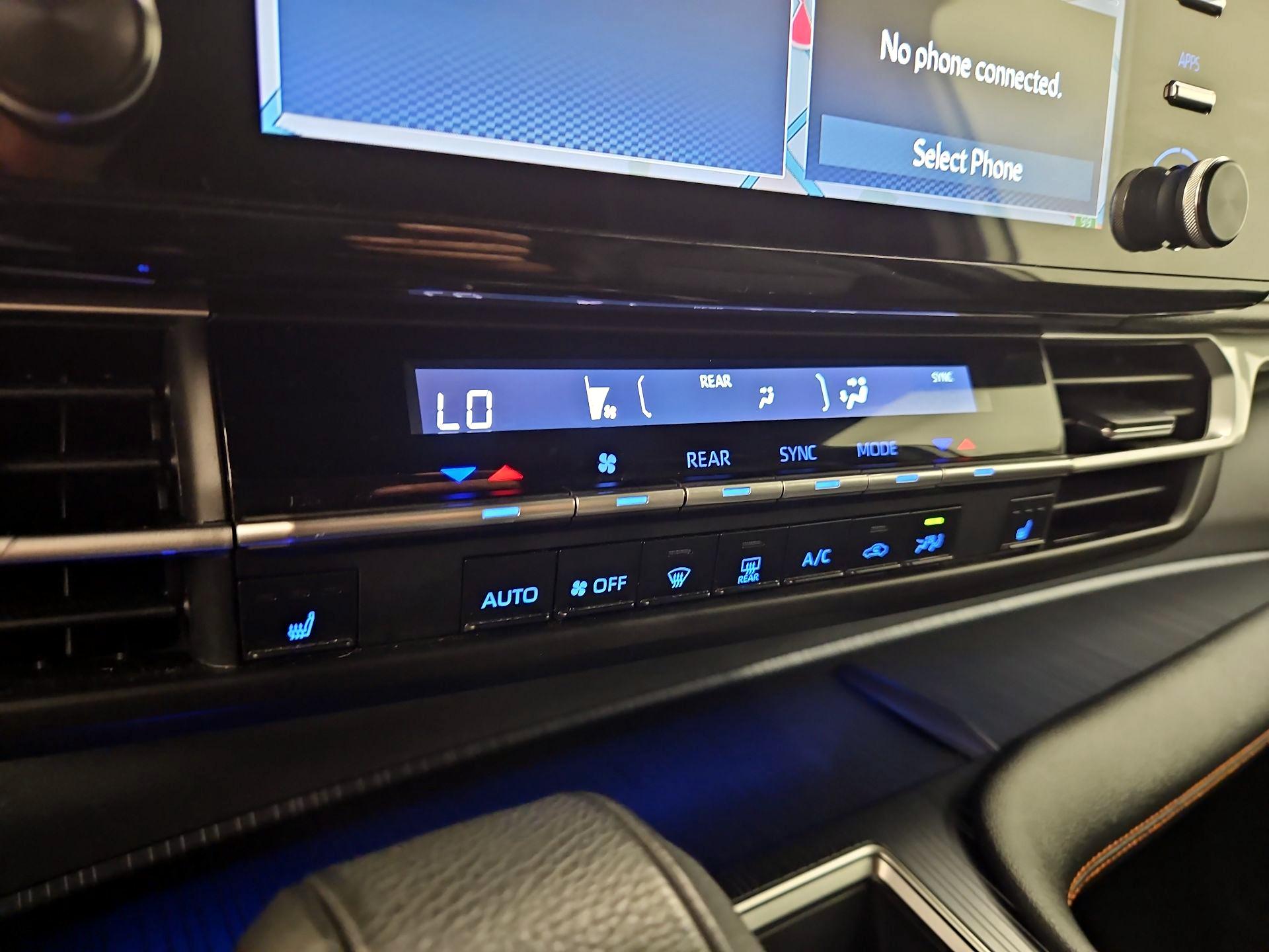Thumbnail: 2021 Toyota Sienna - 17