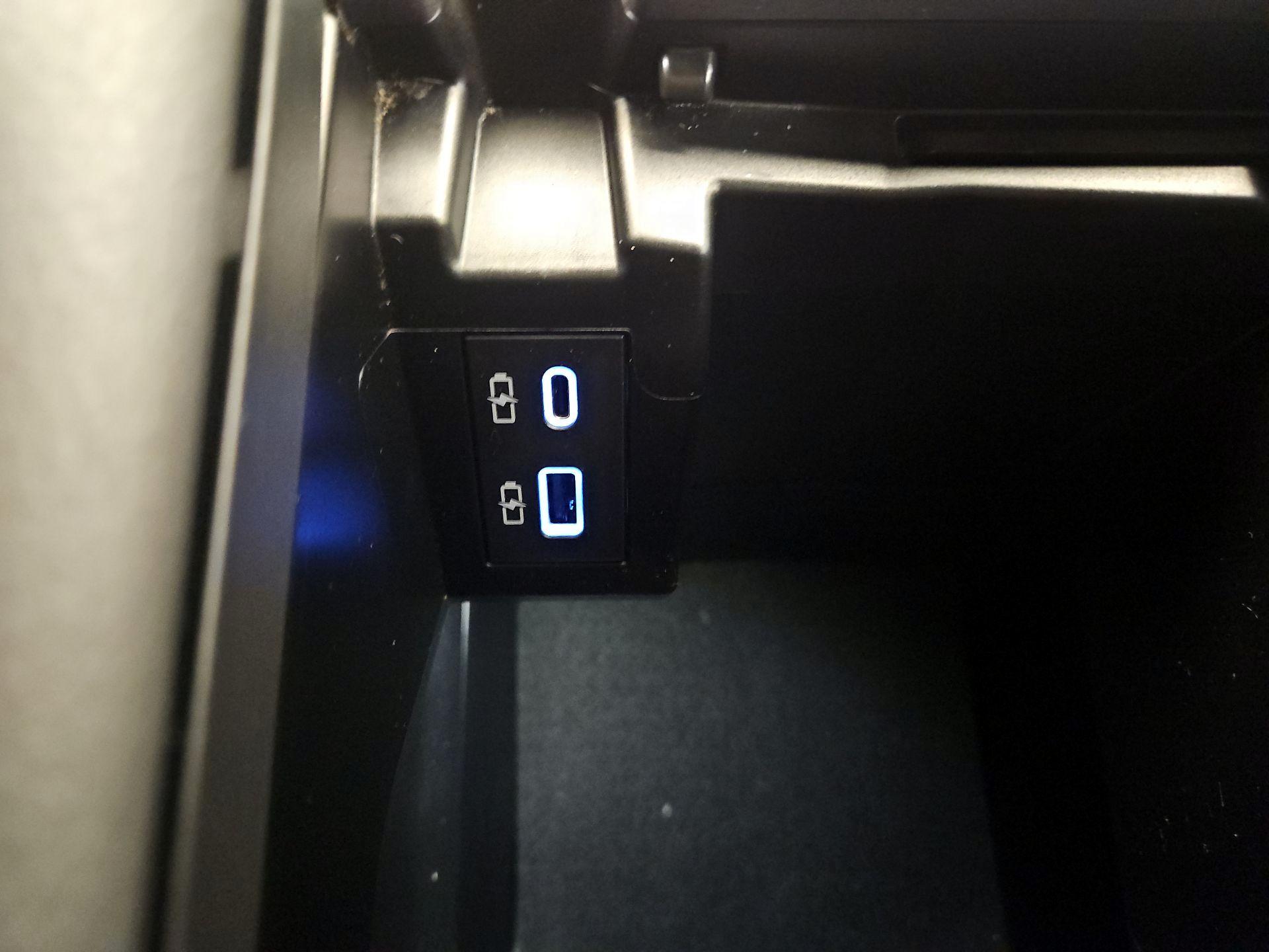 Thumbnail: 2021 Toyota Sienna - 19