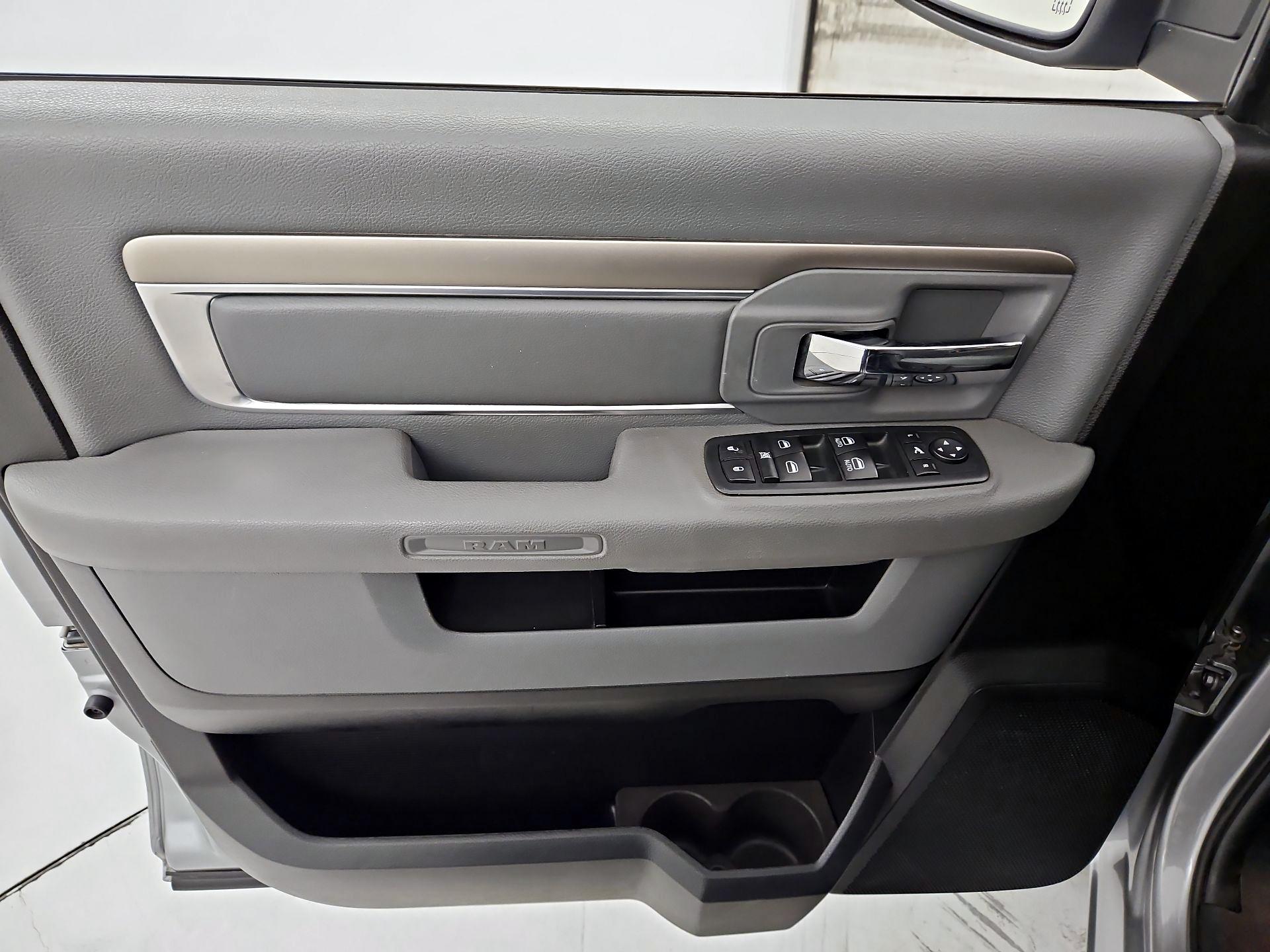 Thumbnail: 2019 RAM 1500 Classic - 12