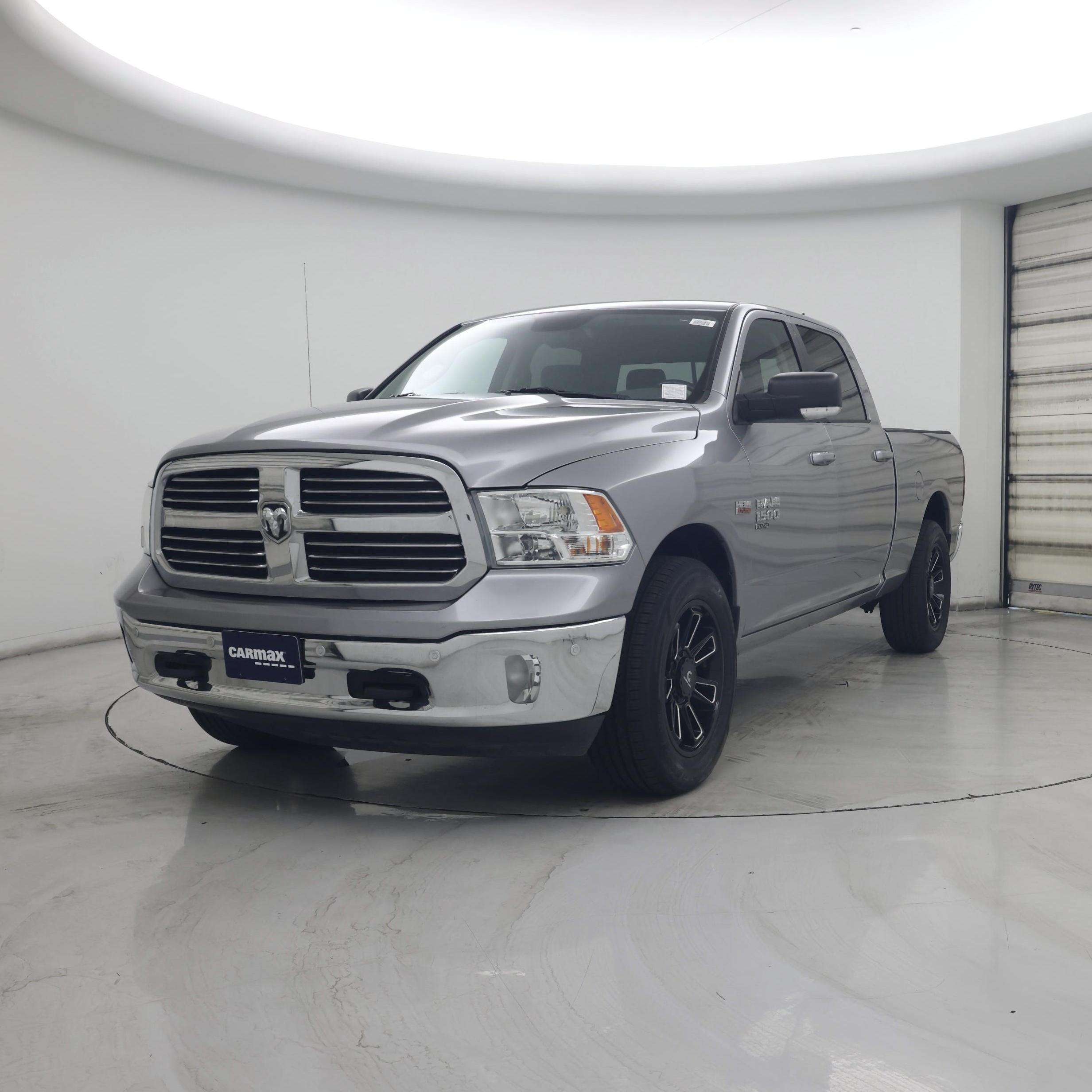 Thumbnail: 2019 RAM 1500 Classic - 4