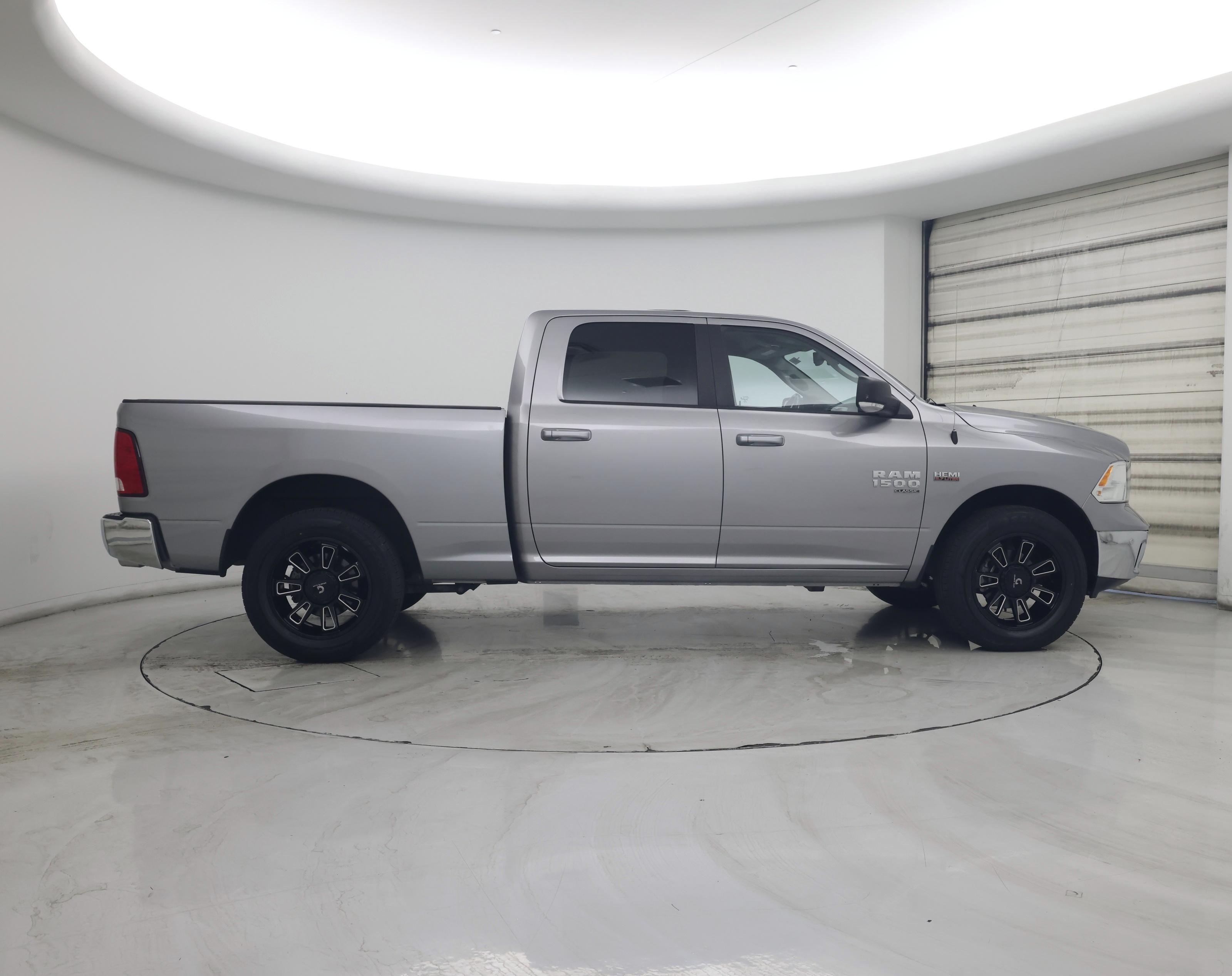 Thumbnail: 2019 RAM 1500 Classic - 7