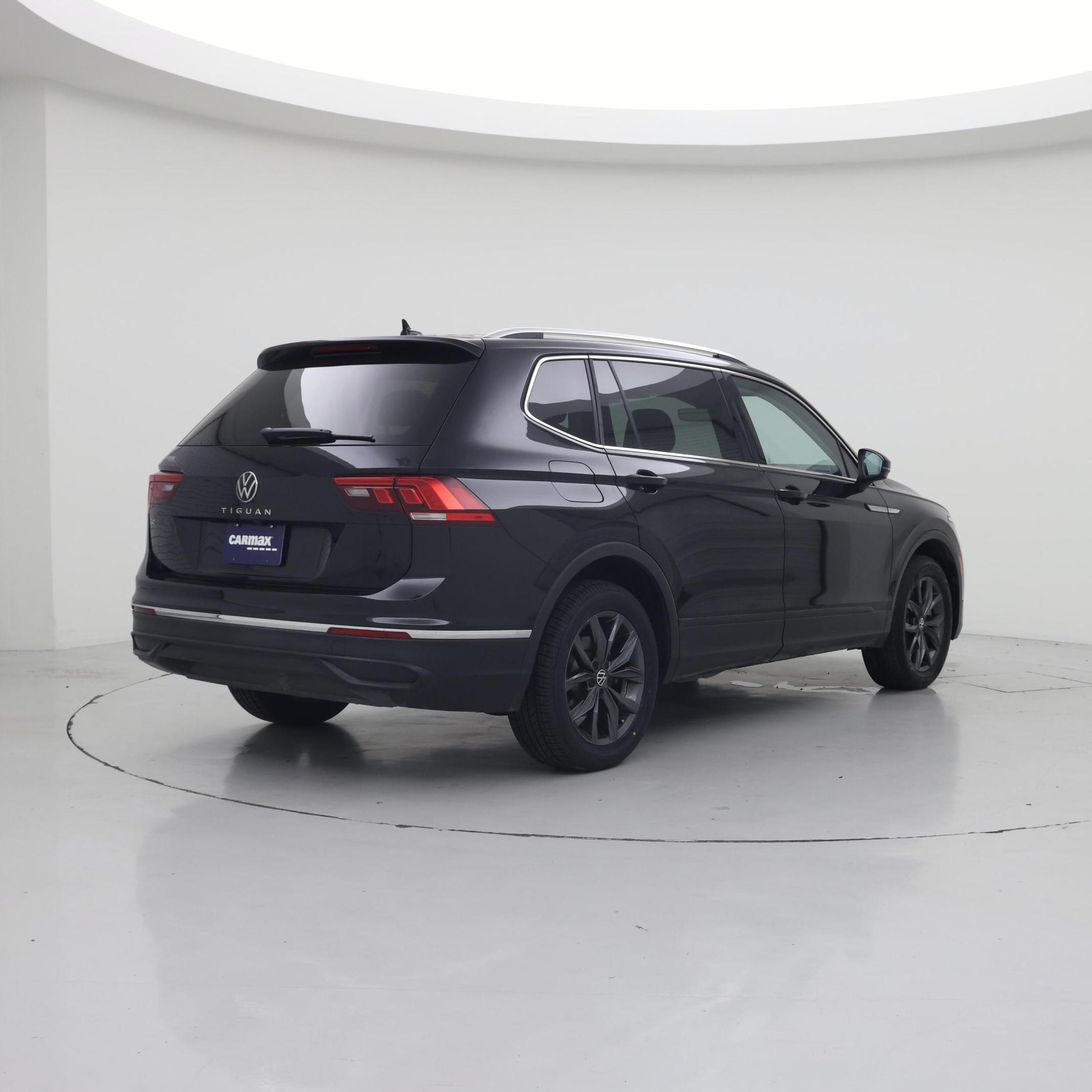 Thumbnail: 2022 Volkswagen Tiguan - 8