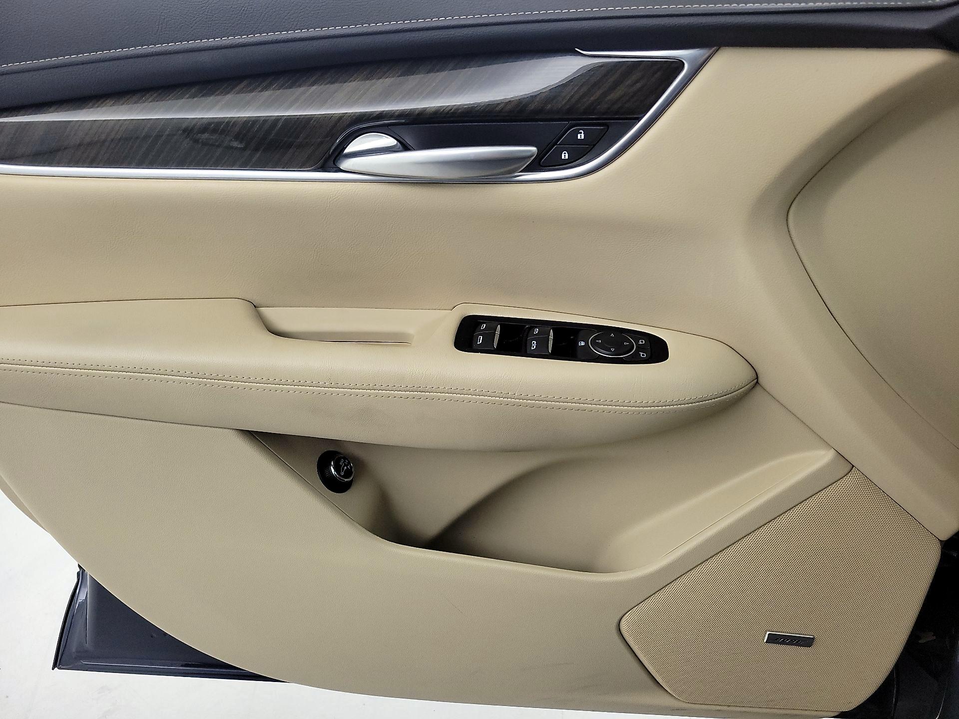 Thumbnail: 2019 Cadillac XT5 - 12