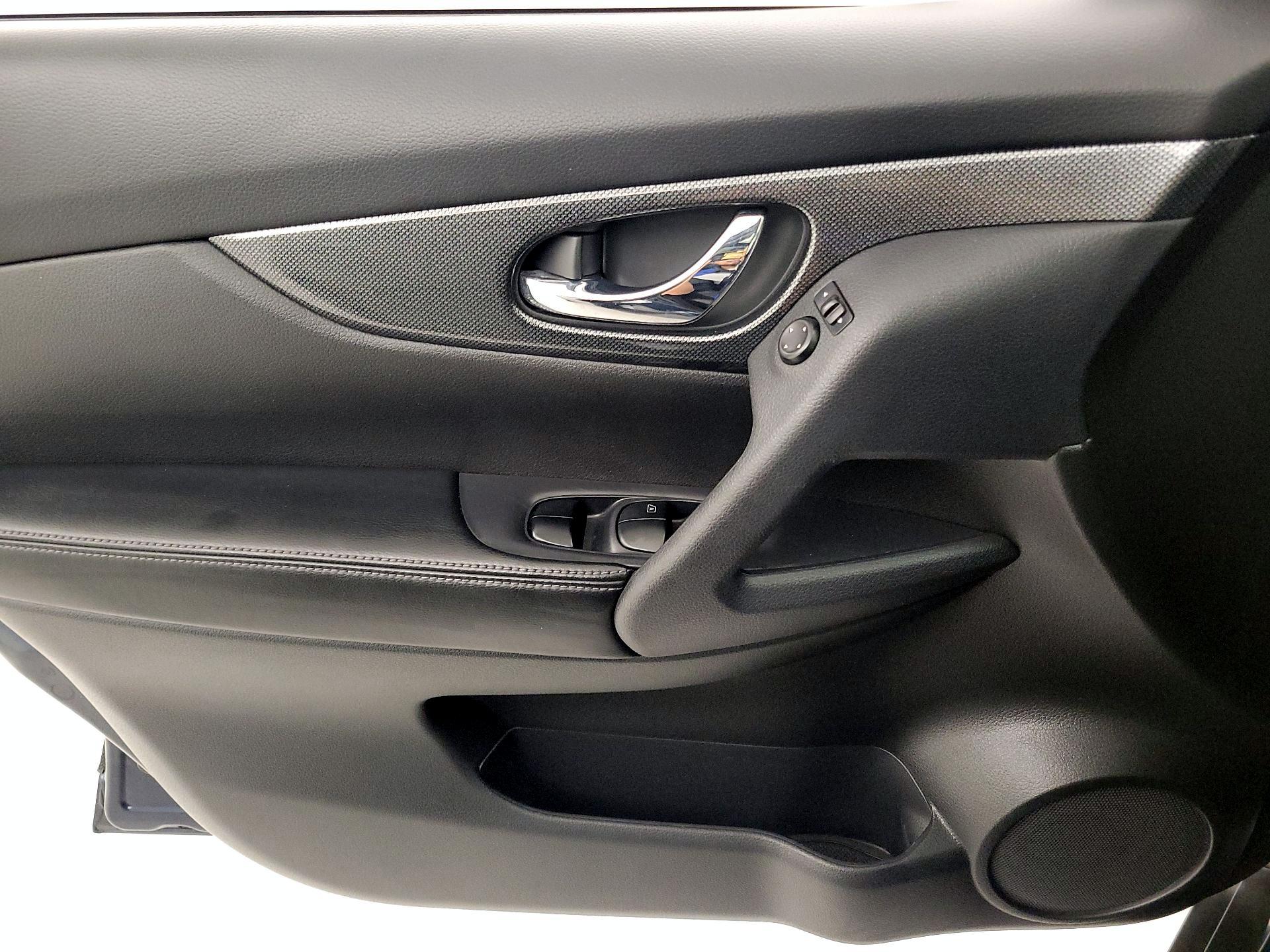Thumbnail: 2015 Nissan Rogue - 12