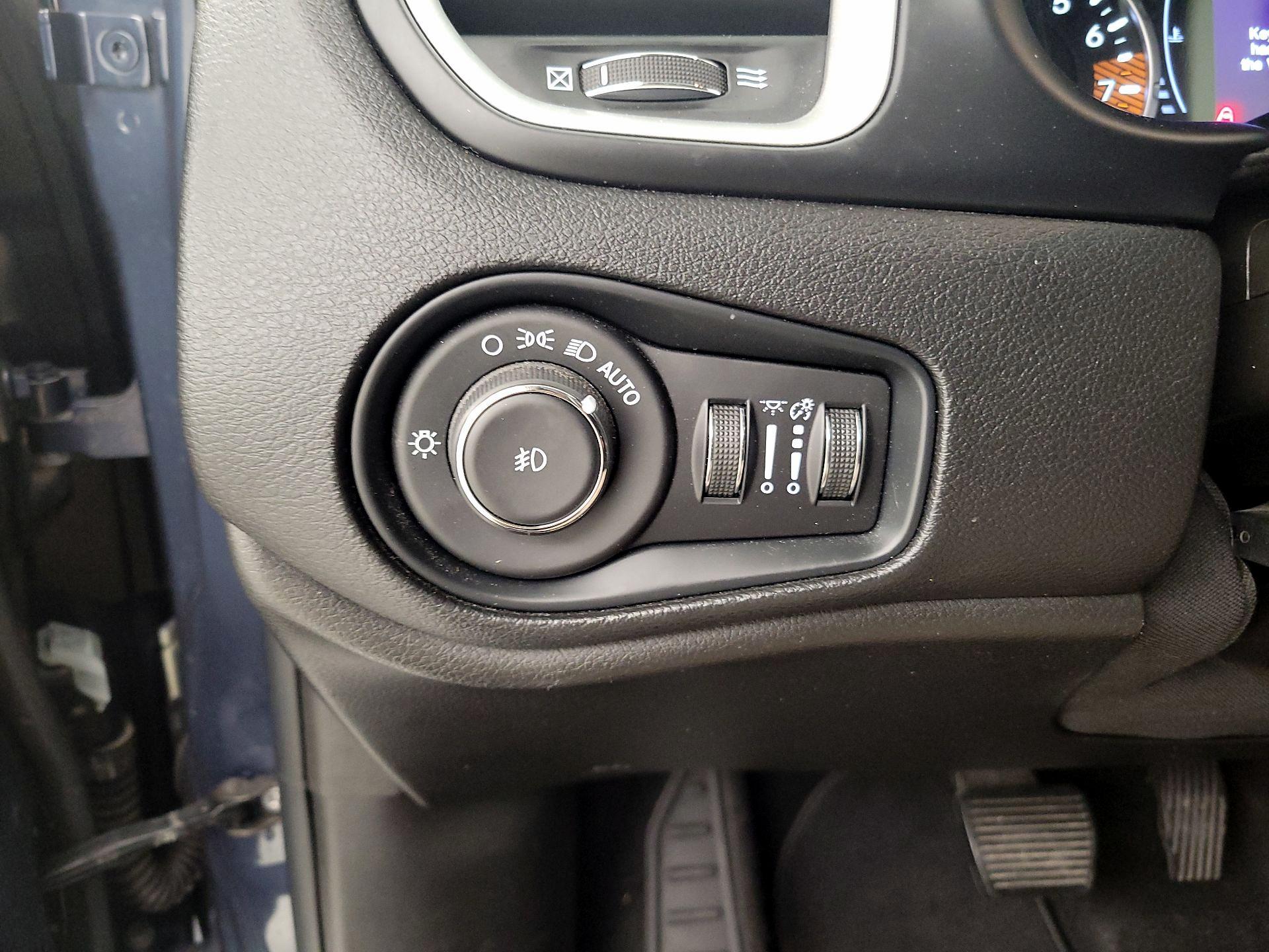 Thumbnail: 2020 Jeep Renegade - 13