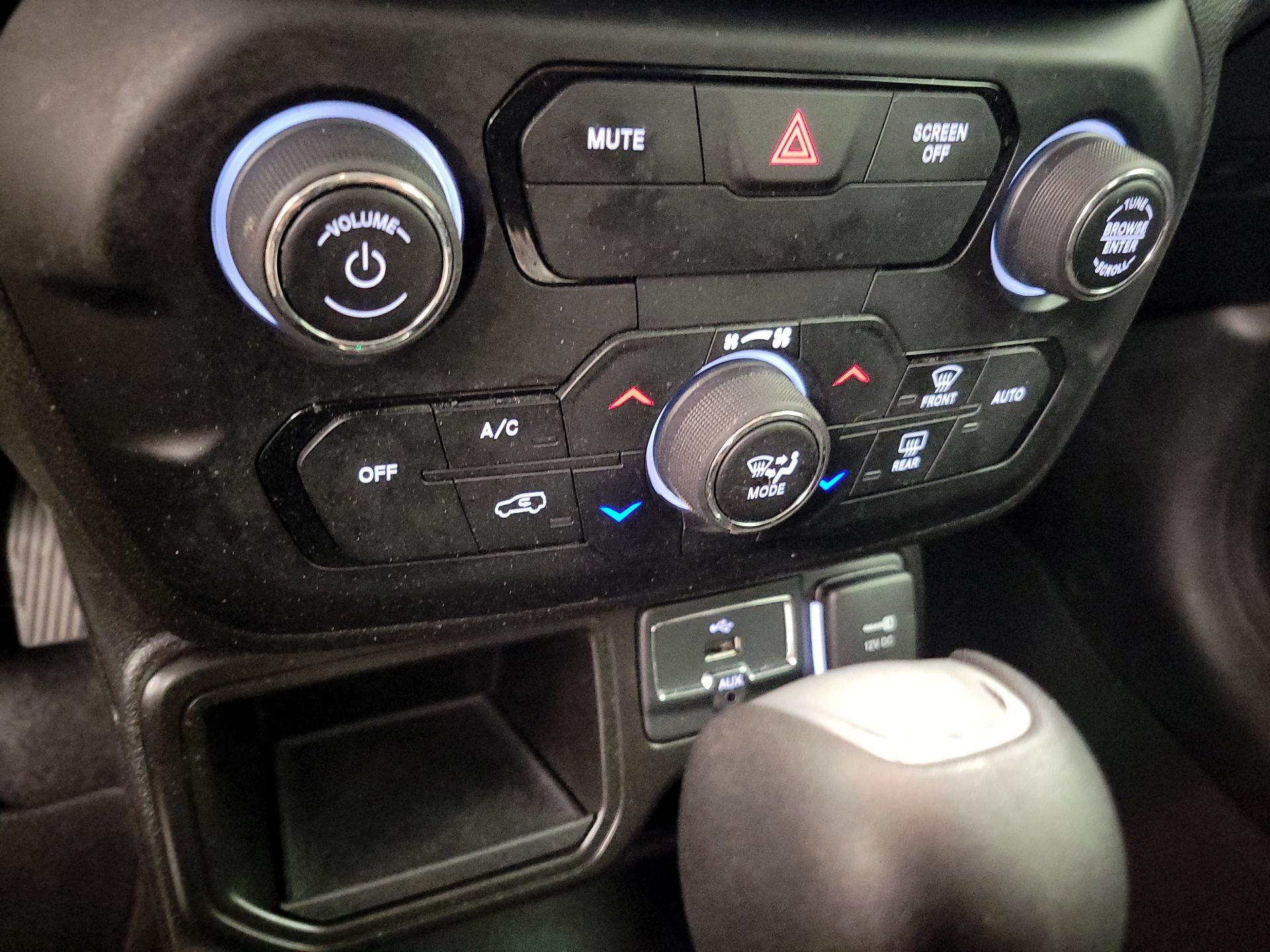 Thumbnail: 2020 Jeep Renegade - 16