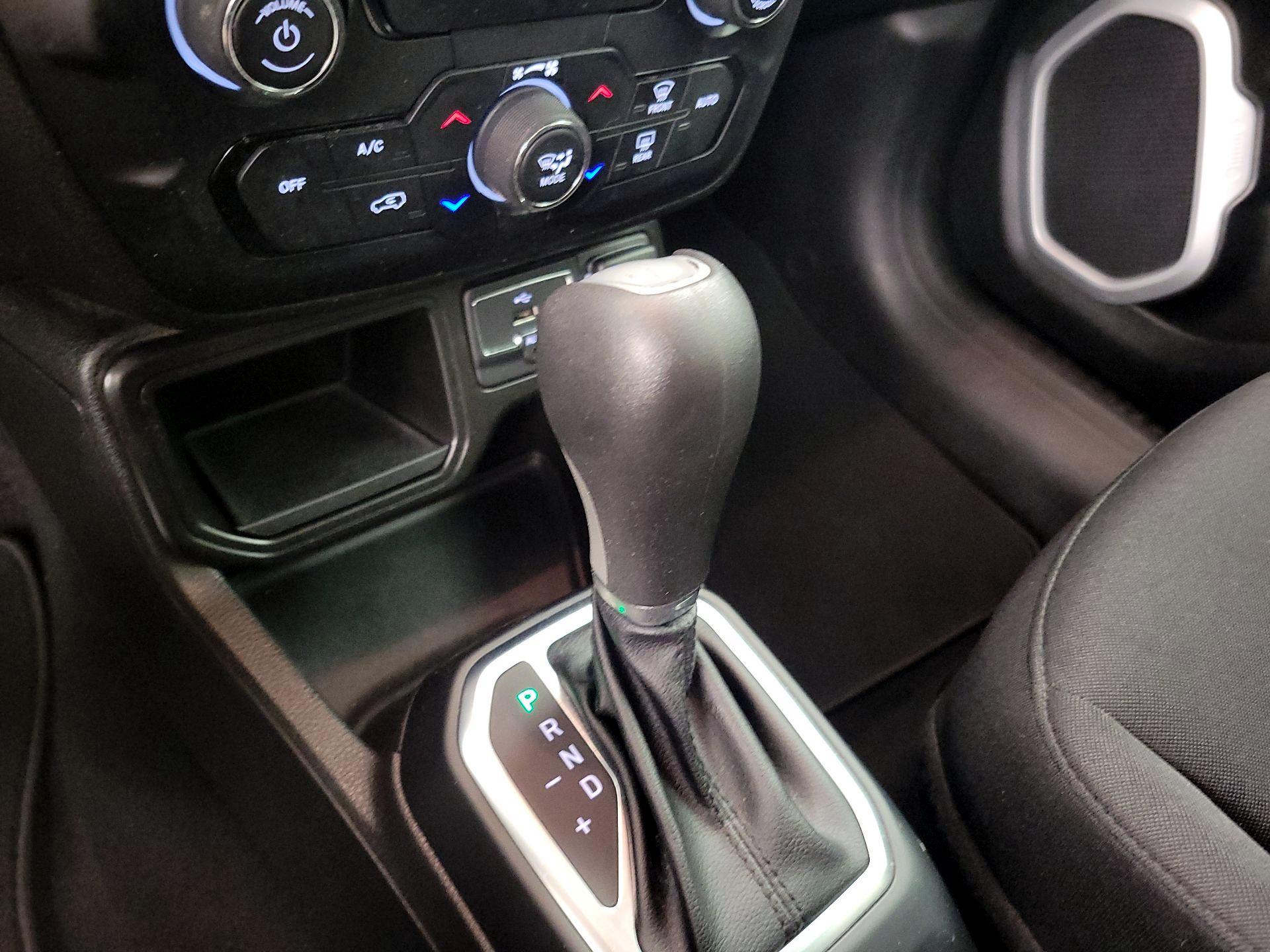 Thumbnail: 2020 Jeep Renegade - 17