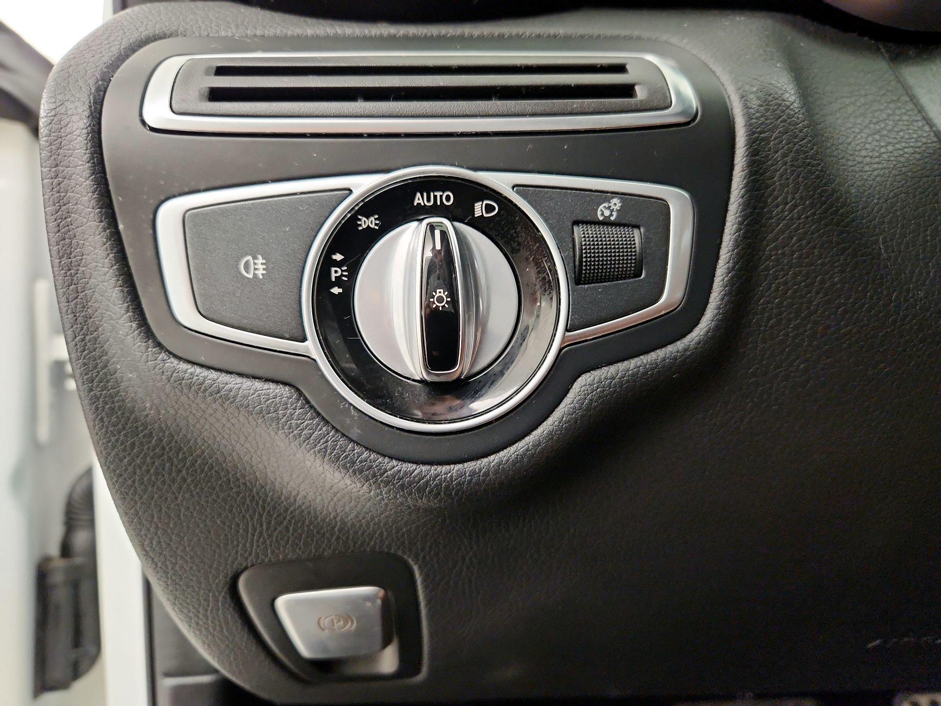Thumbnail: 2016 Mercedes-Benz C-Class - 13