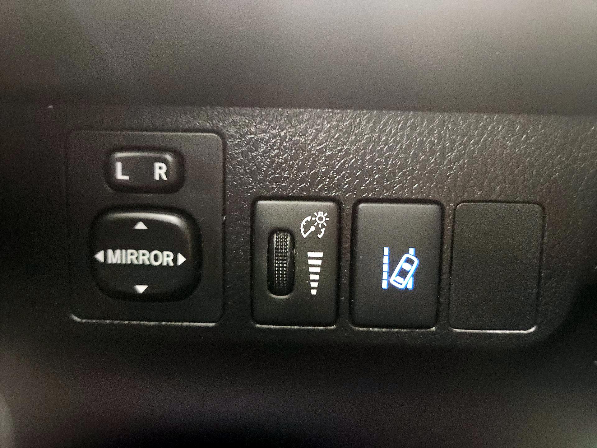 Thumbnail: 2018 Toyota RAV4 - 13