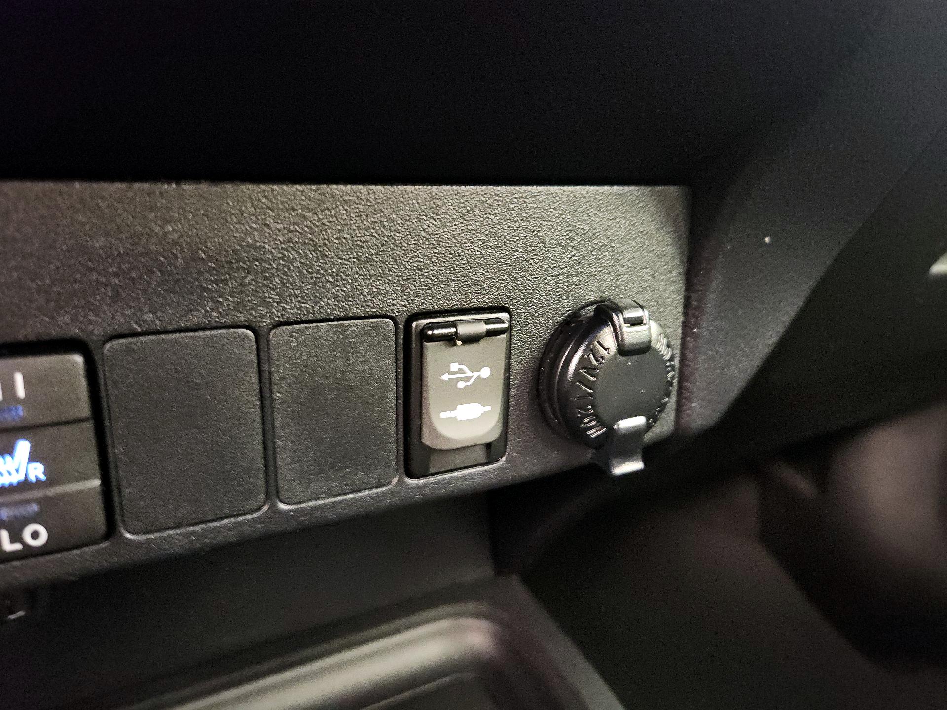 Thumbnail: 2018 Toyota RAV4 - 18
