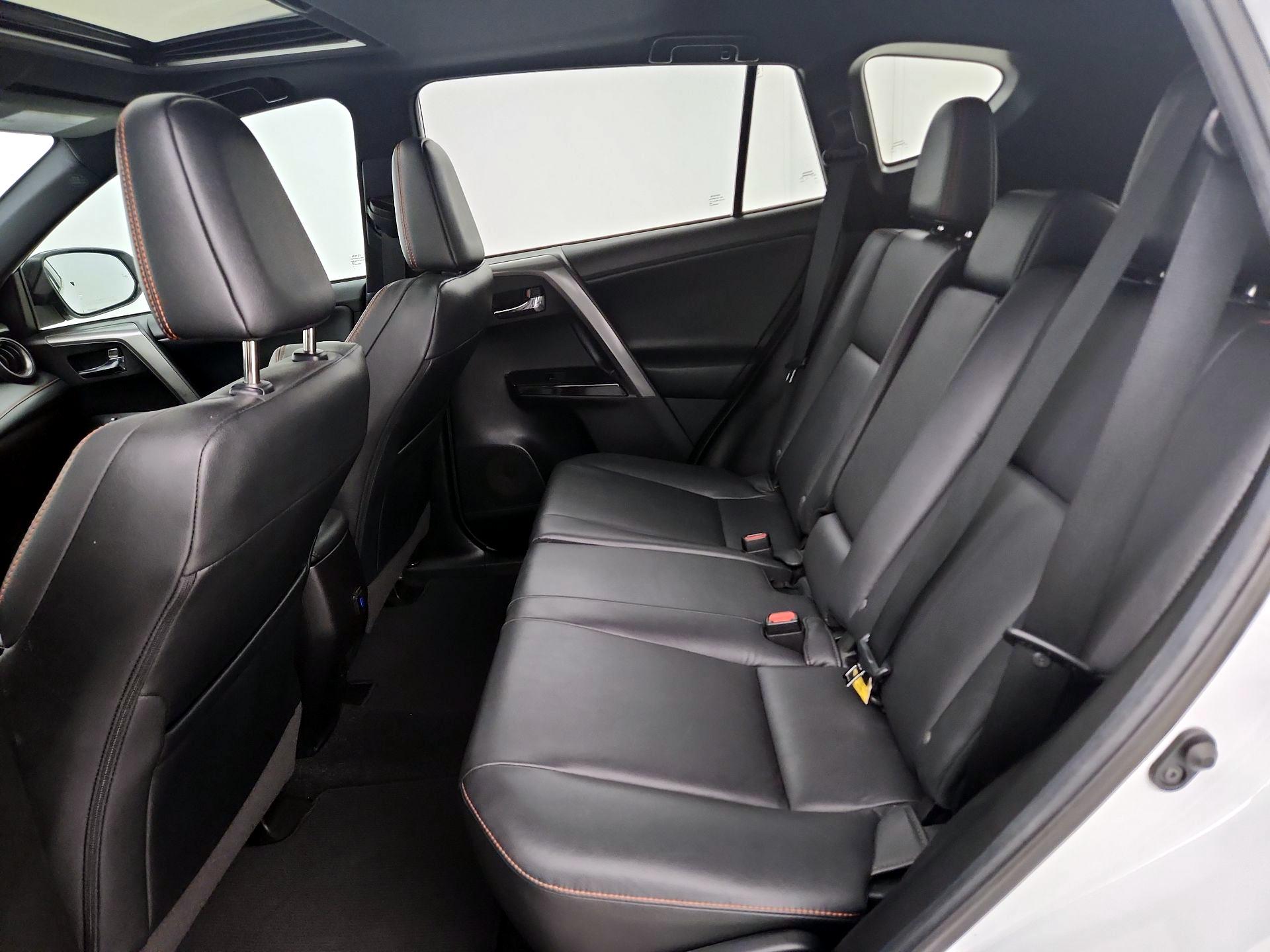 Thumbnail: 2018 Toyota RAV4 - 20