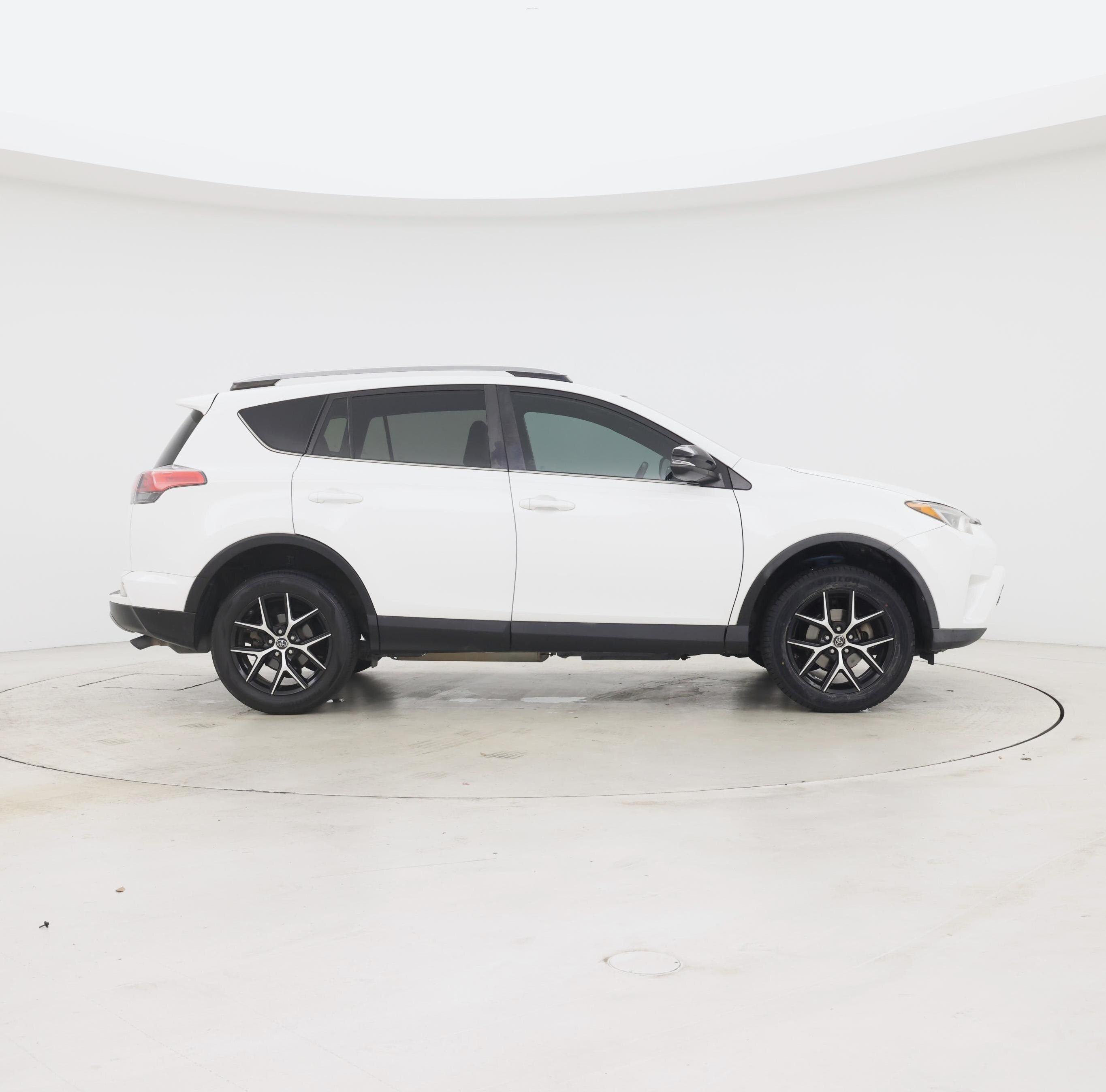 Thumbnail: 2018 Toyota RAV4 - 7
