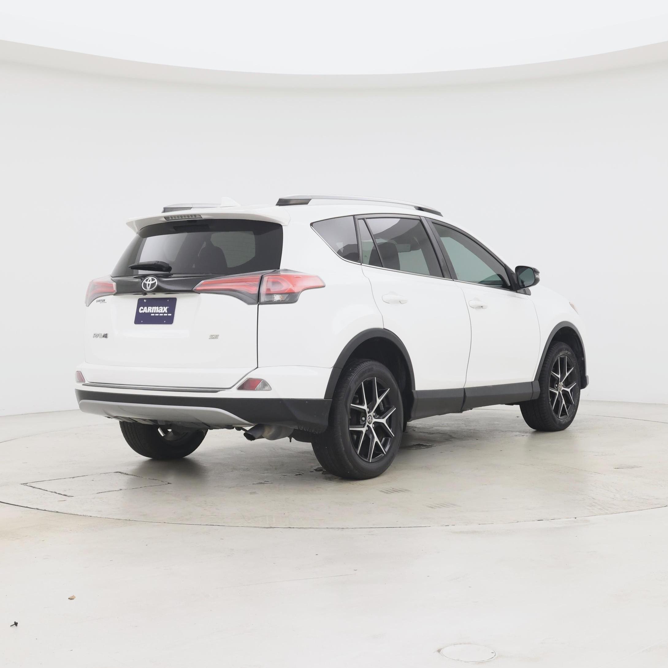 Thumbnail: 2018 Toyota RAV4 - 8