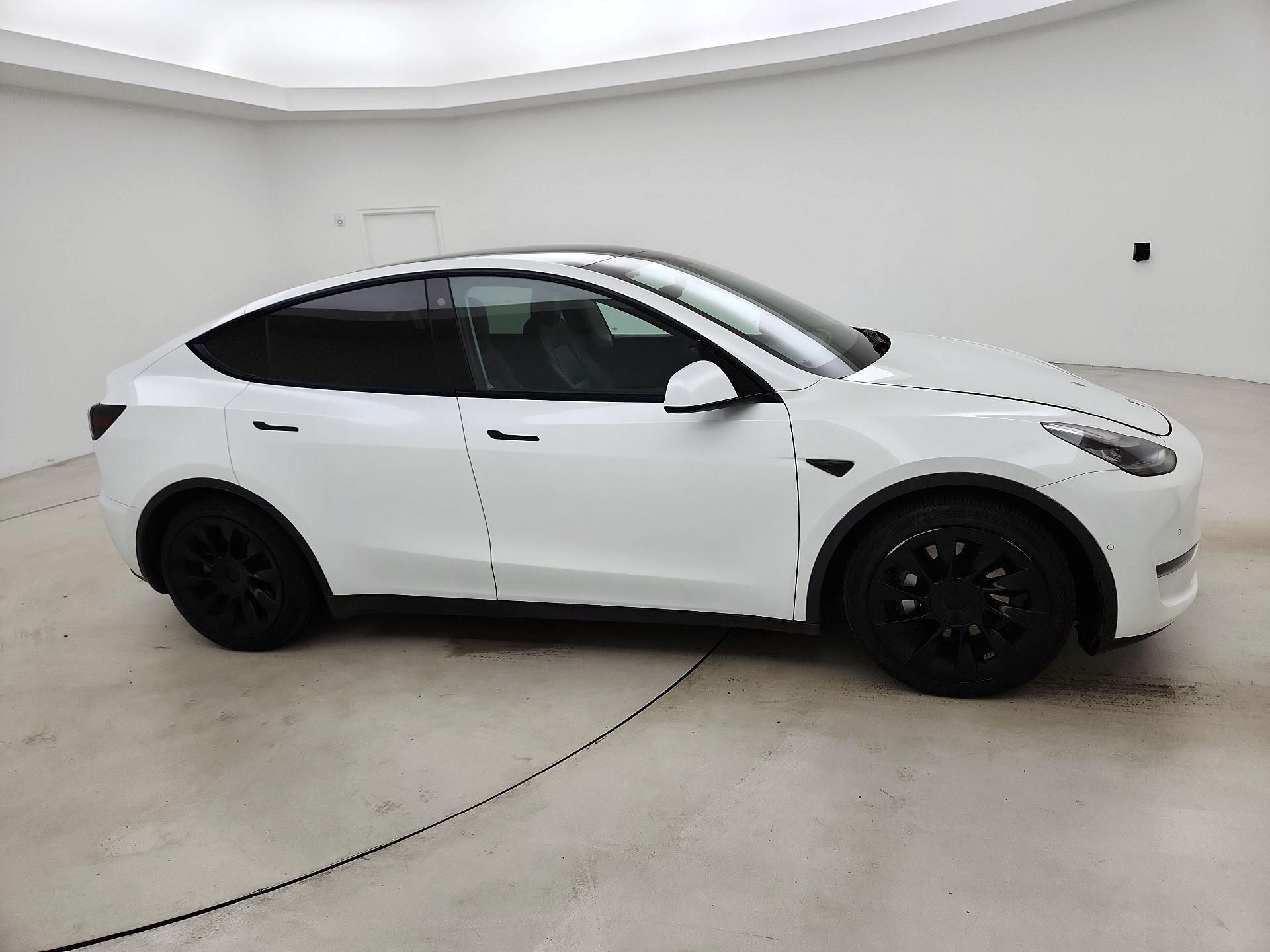 Thumbnail: 2021 Tesla Model Y - 4