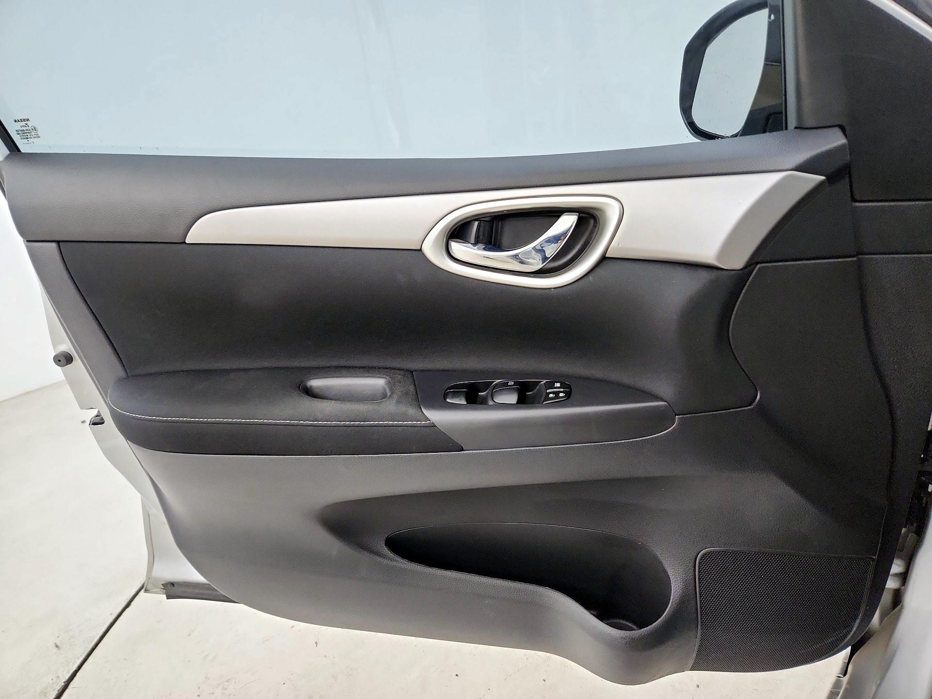 Thumbnail: 2015 Nissan Sentra - 10