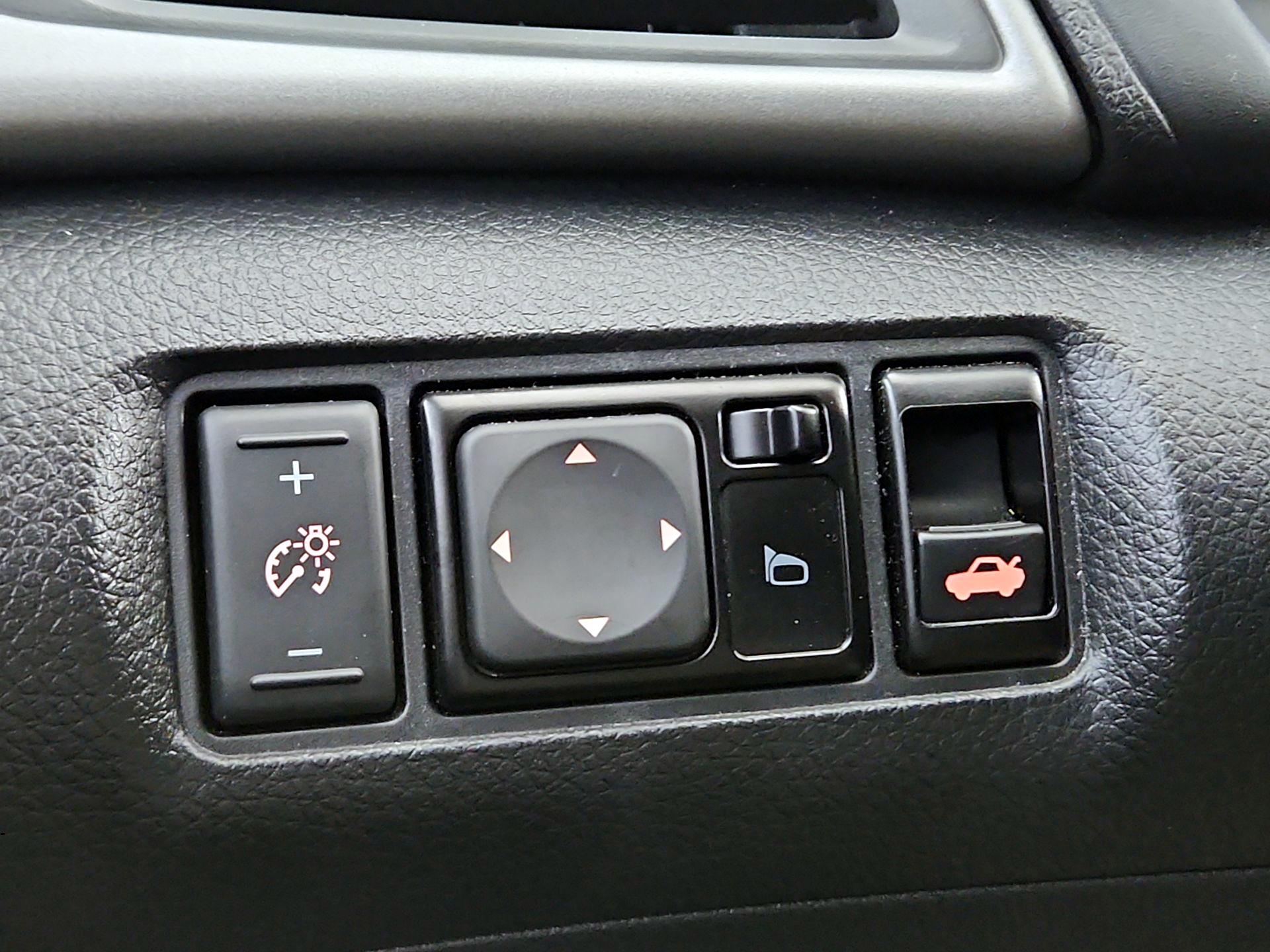 Thumbnail: 2015 Nissan Sentra - 11