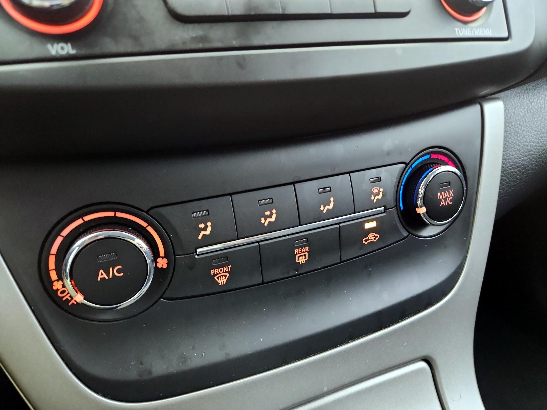 Thumbnail: 2015 Nissan Sentra - 13