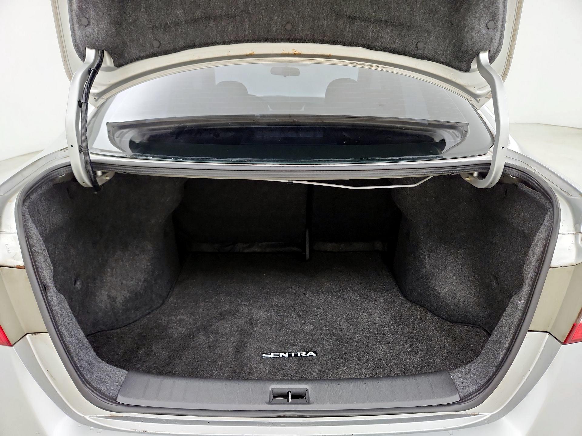 Thumbnail: 2015 Nissan Sentra - 17