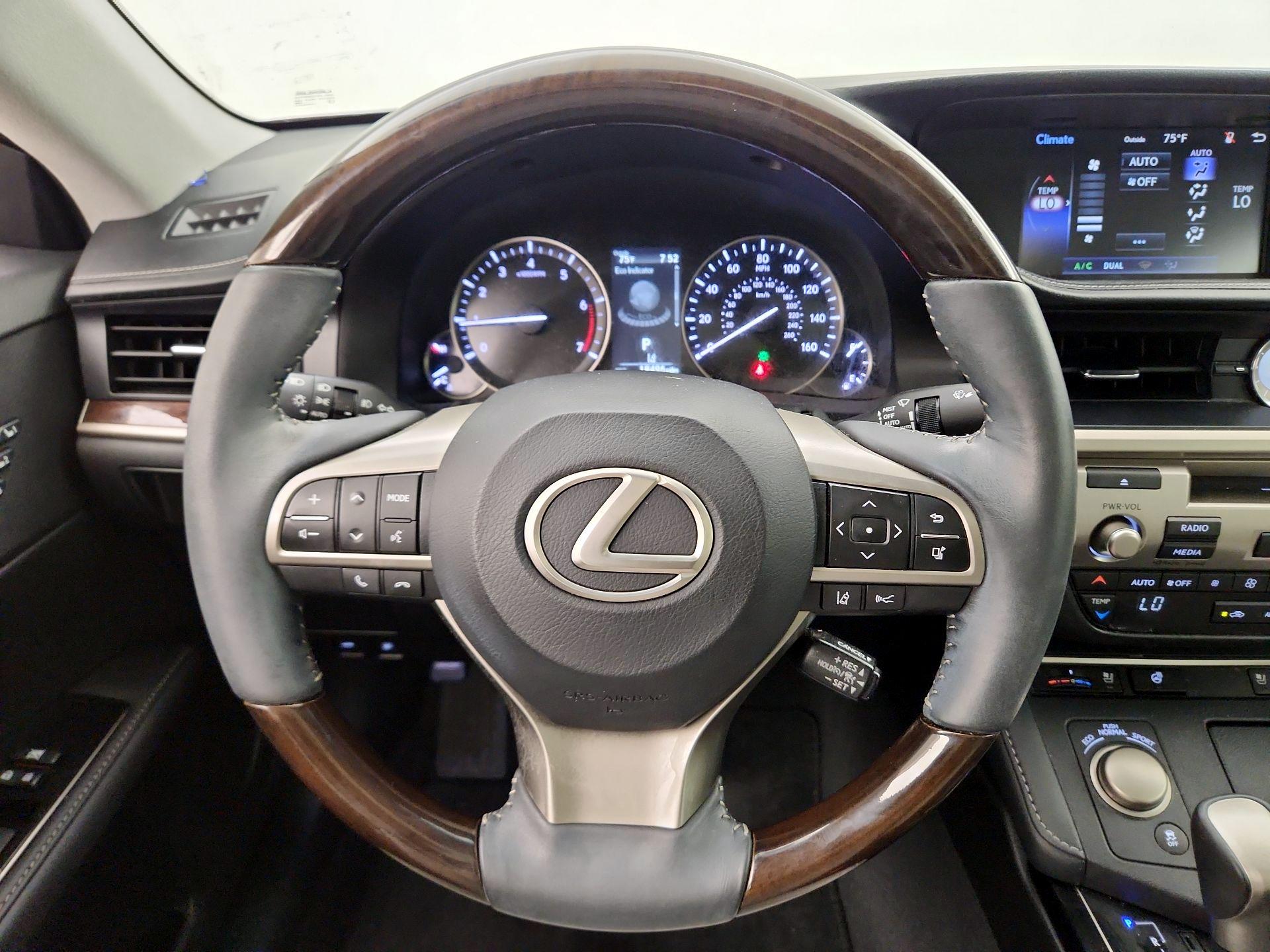 Thumbnail: 2016 Lexus ES - 10