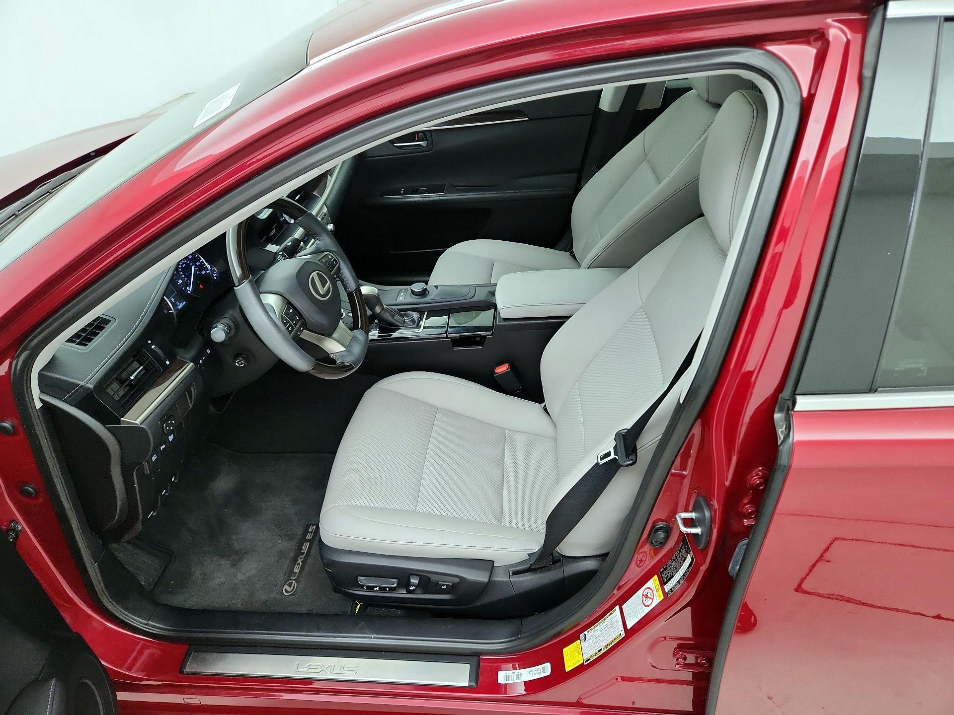 Thumbnail: 2016 Lexus ES - 11