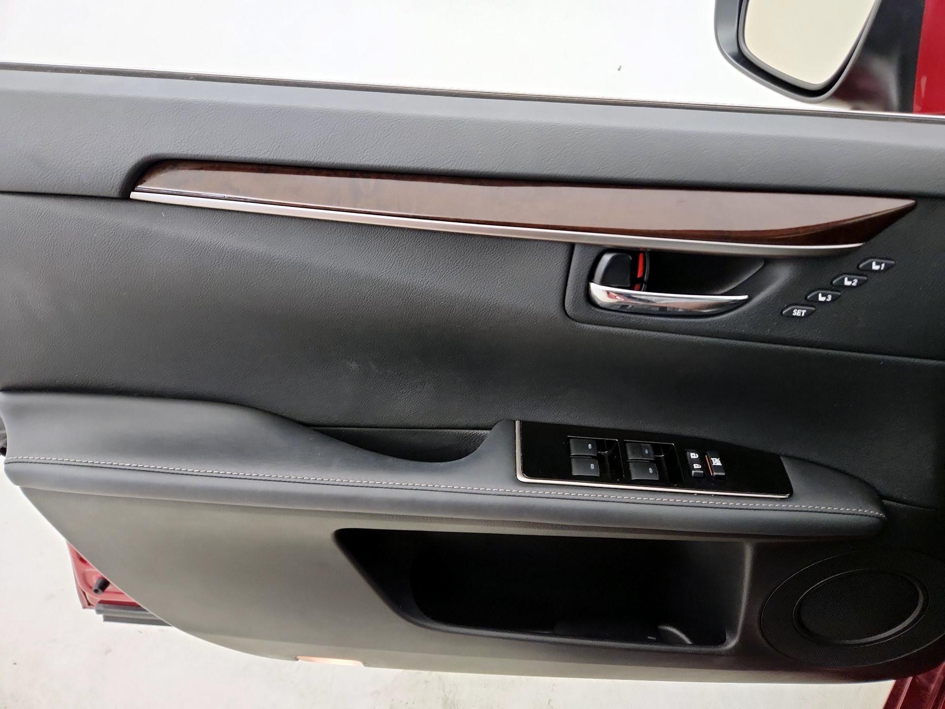 Thumbnail: 2016 Lexus ES - 12