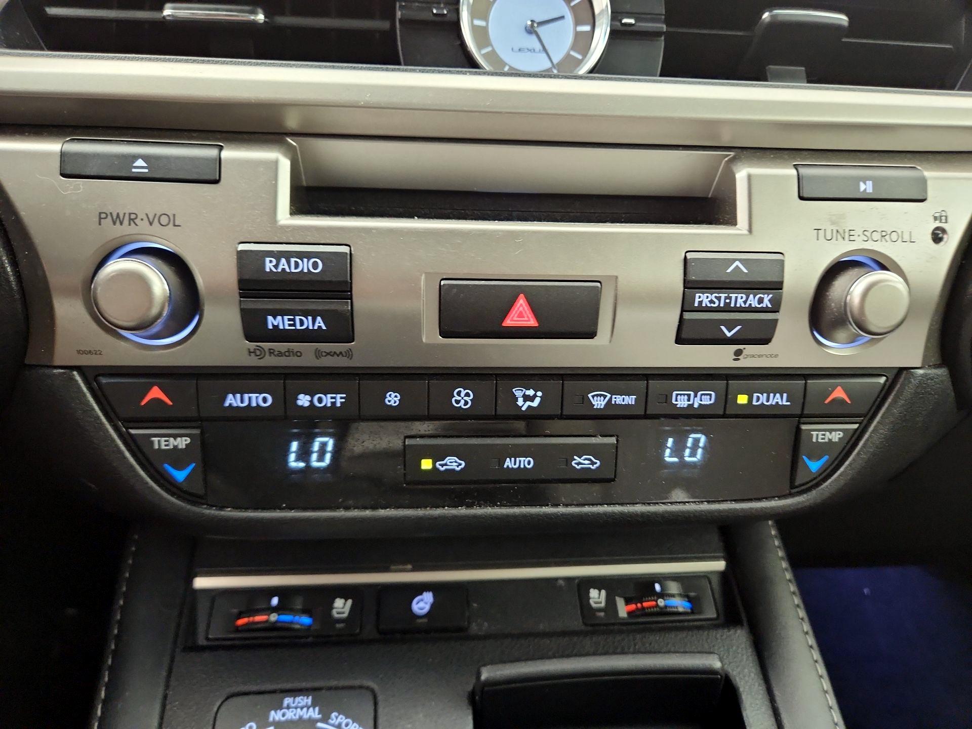 Thumbnail: 2016 Lexus ES - 16