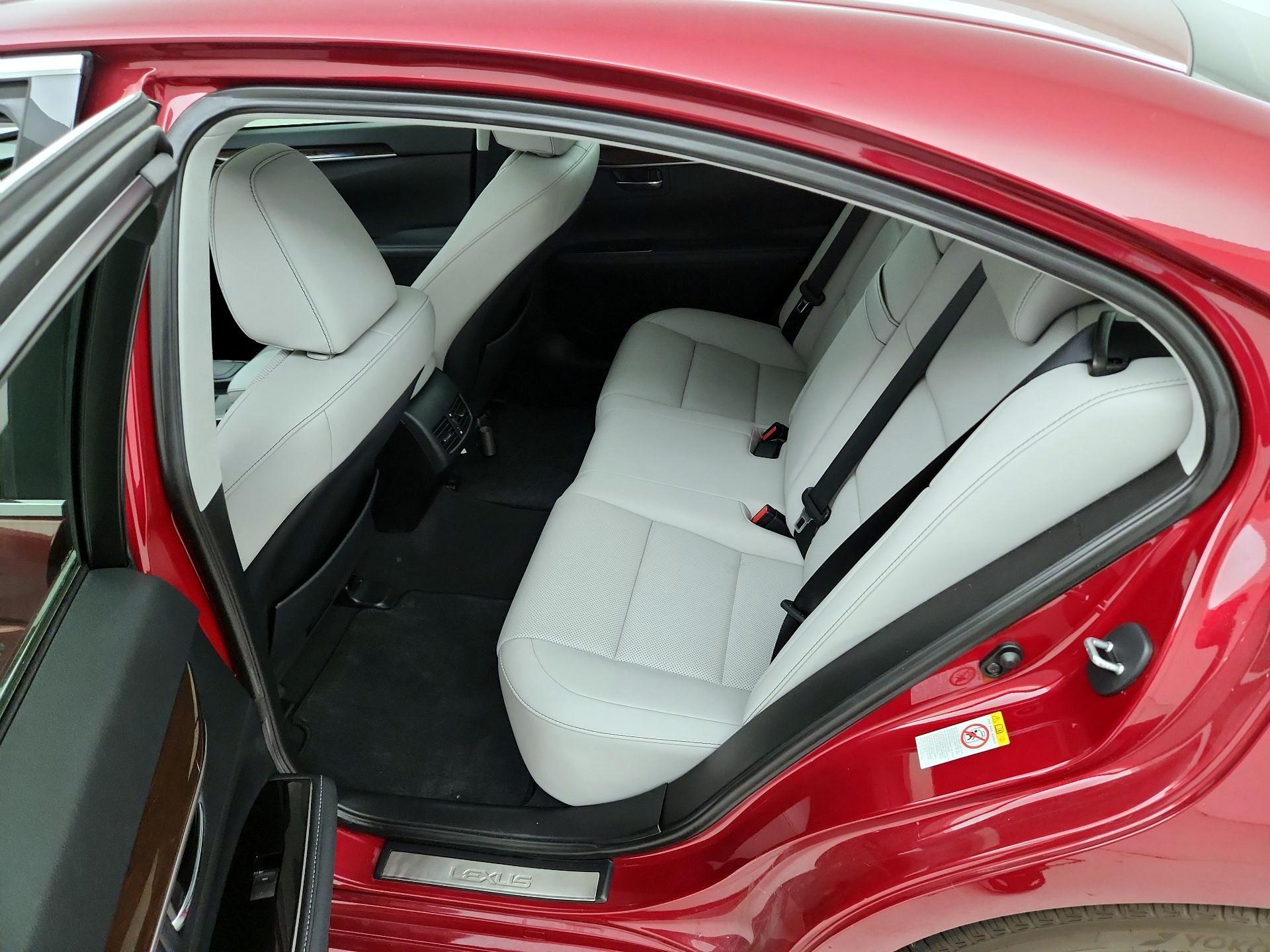 Thumbnail: 2016 Lexus ES - 20